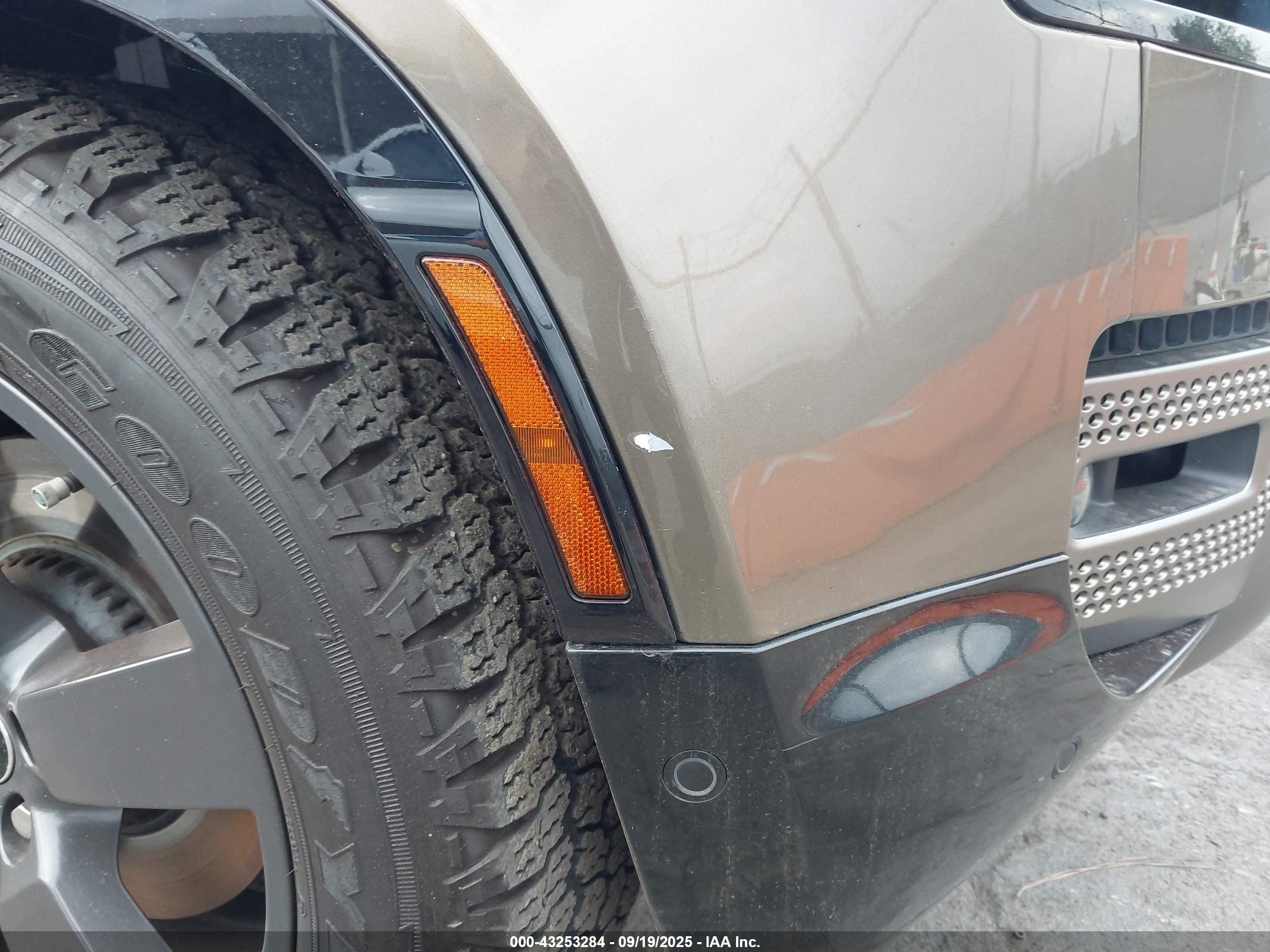 LAND ROVER image 6