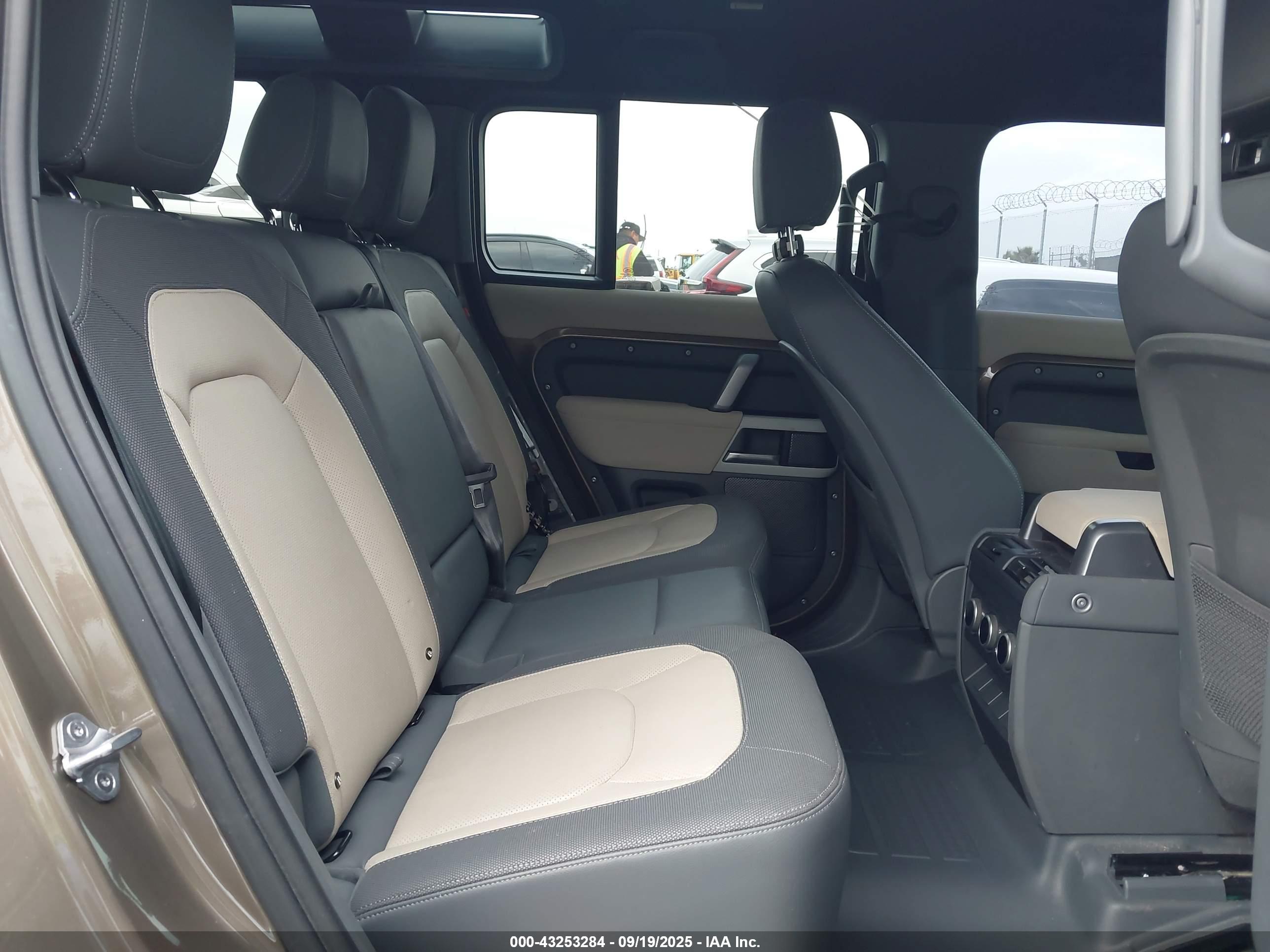 LAND ROVER image 8