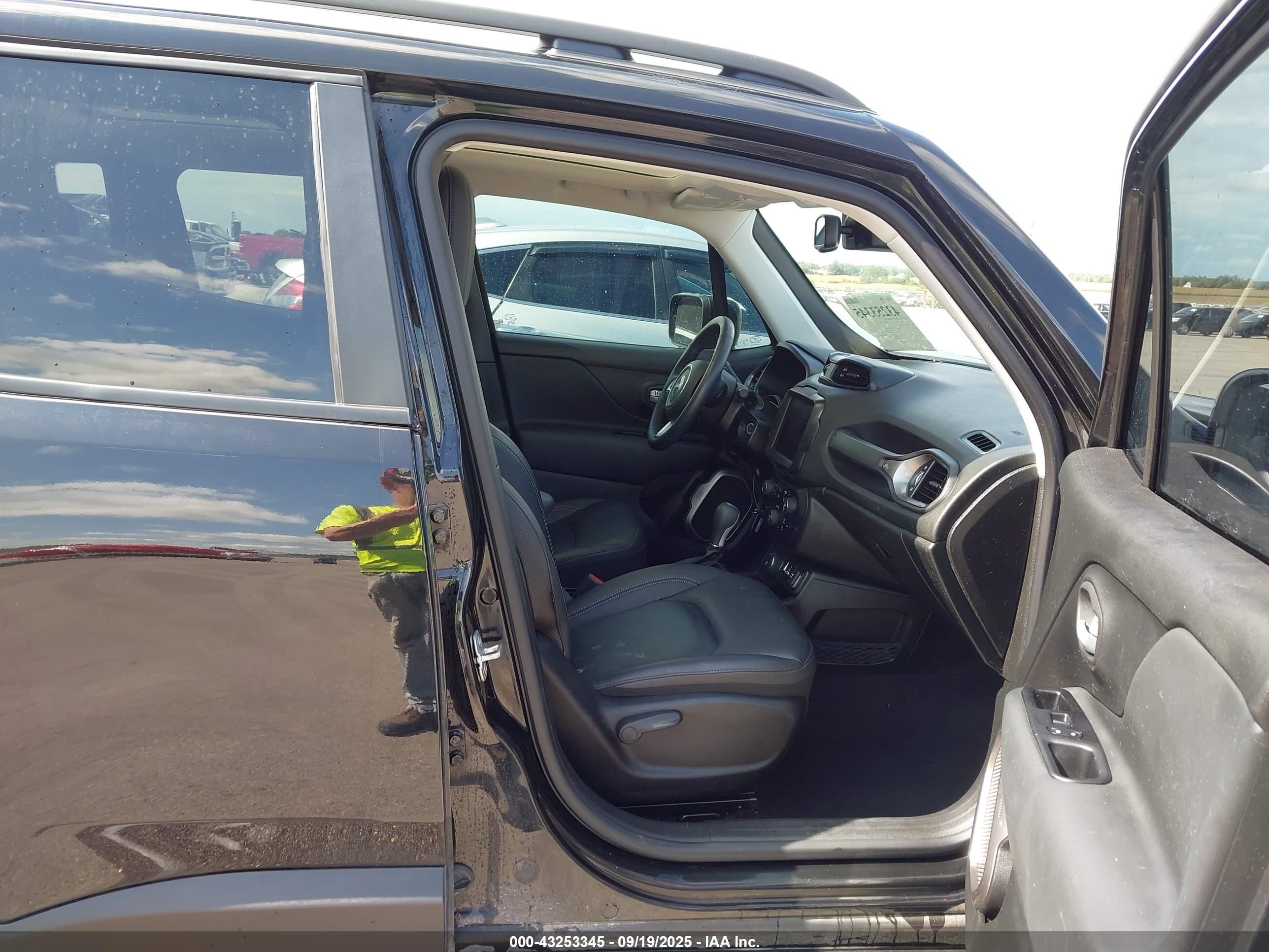 JEEP RENEGADE image 5