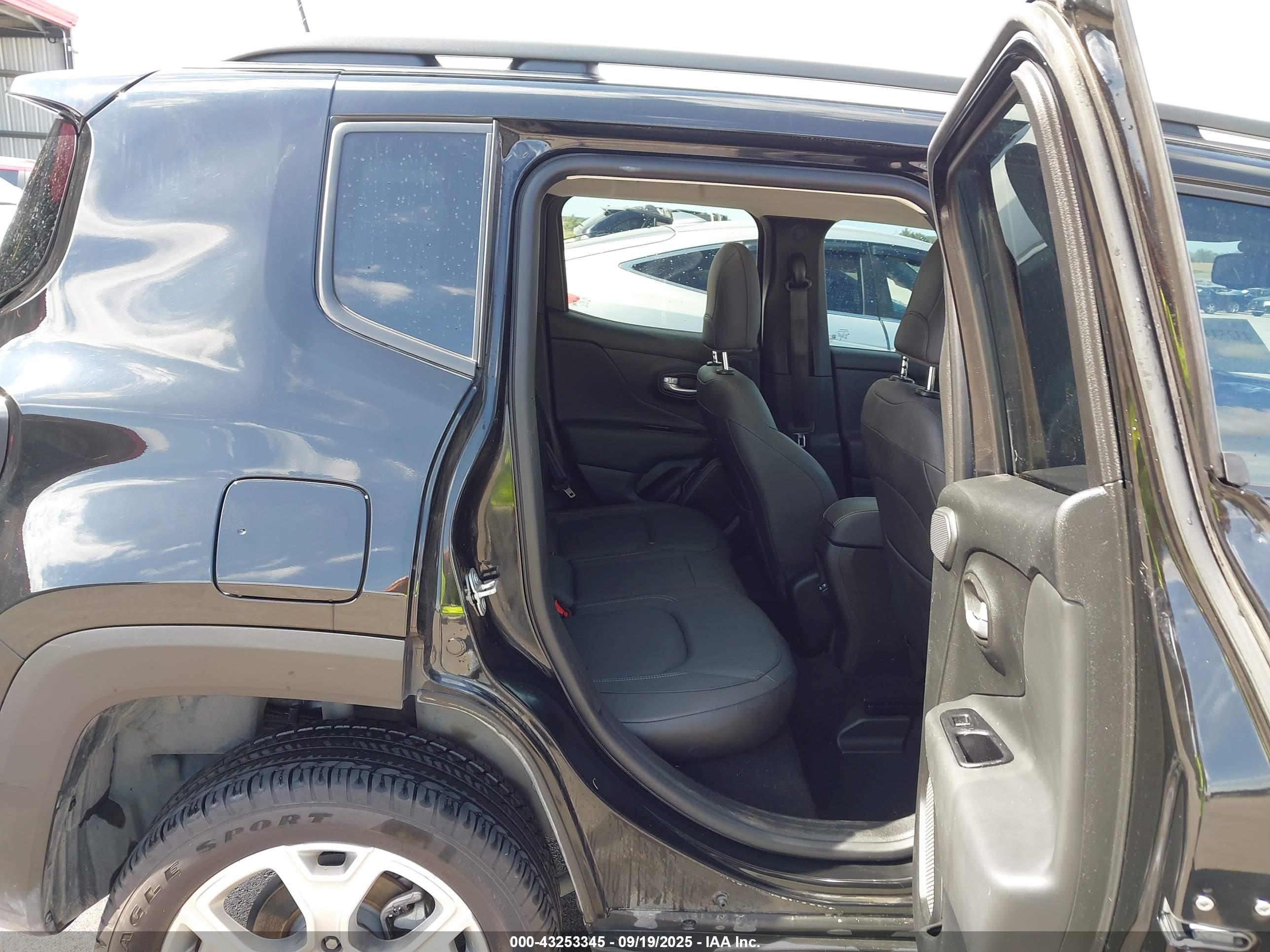 JEEP RENEGADE image 8