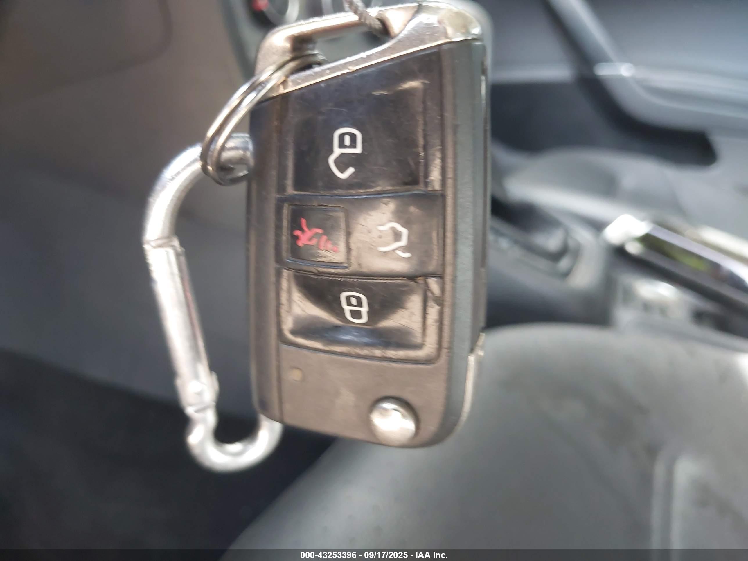 VOLKSWAGEN GOLF image 11