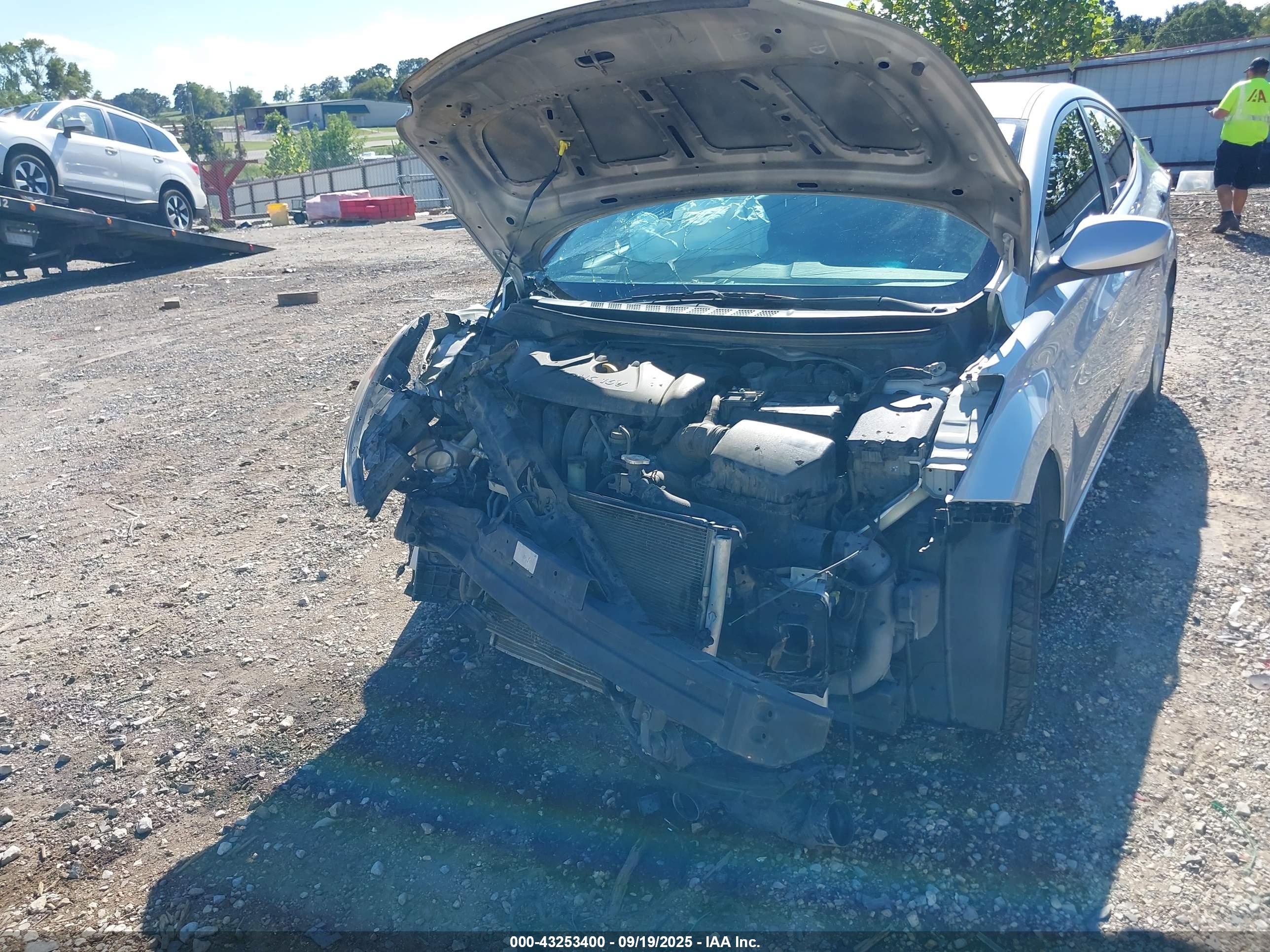 HYUNDAI ELANTRA image 6