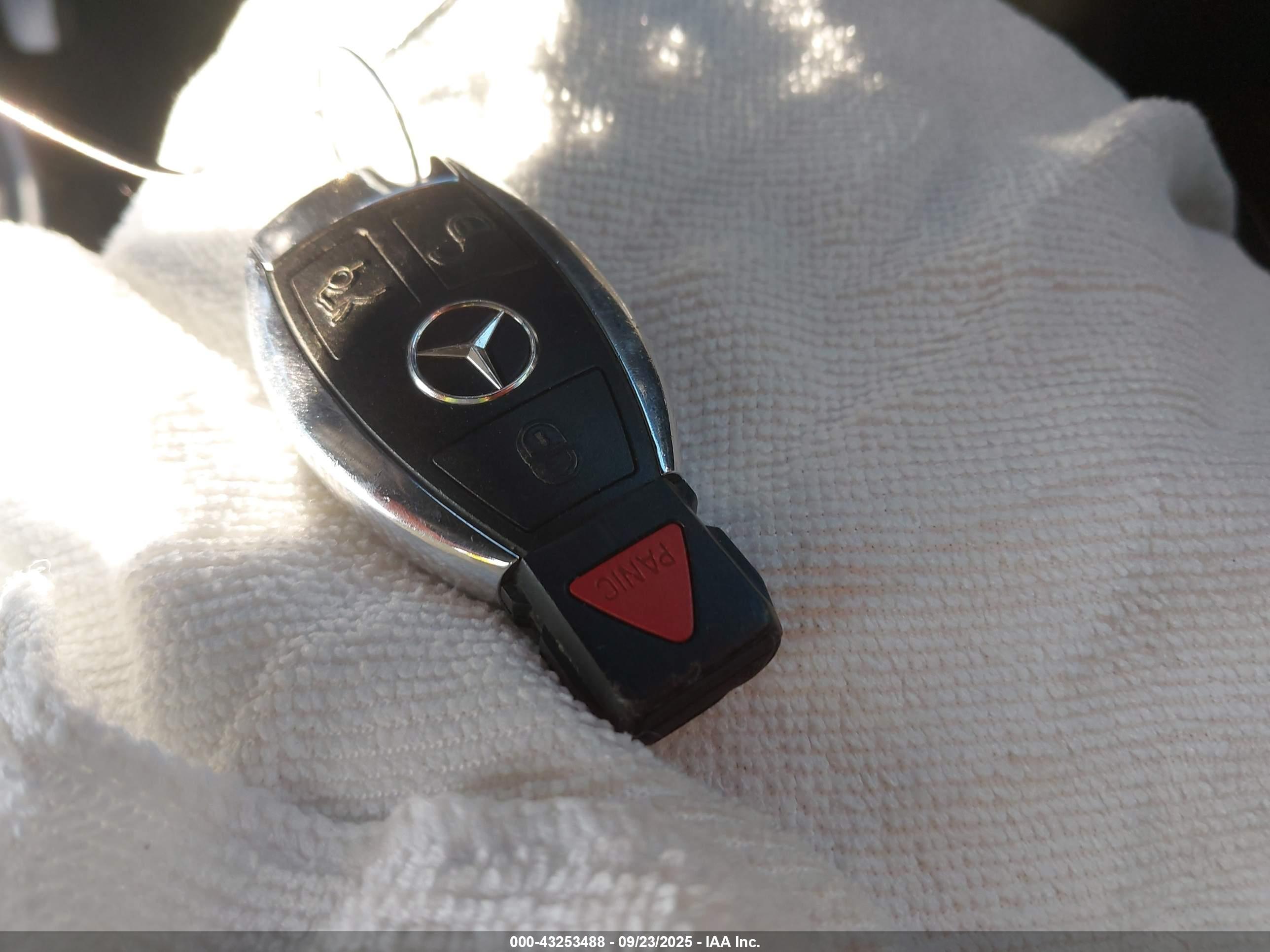 MERCEDES-BENZ GLK image 11