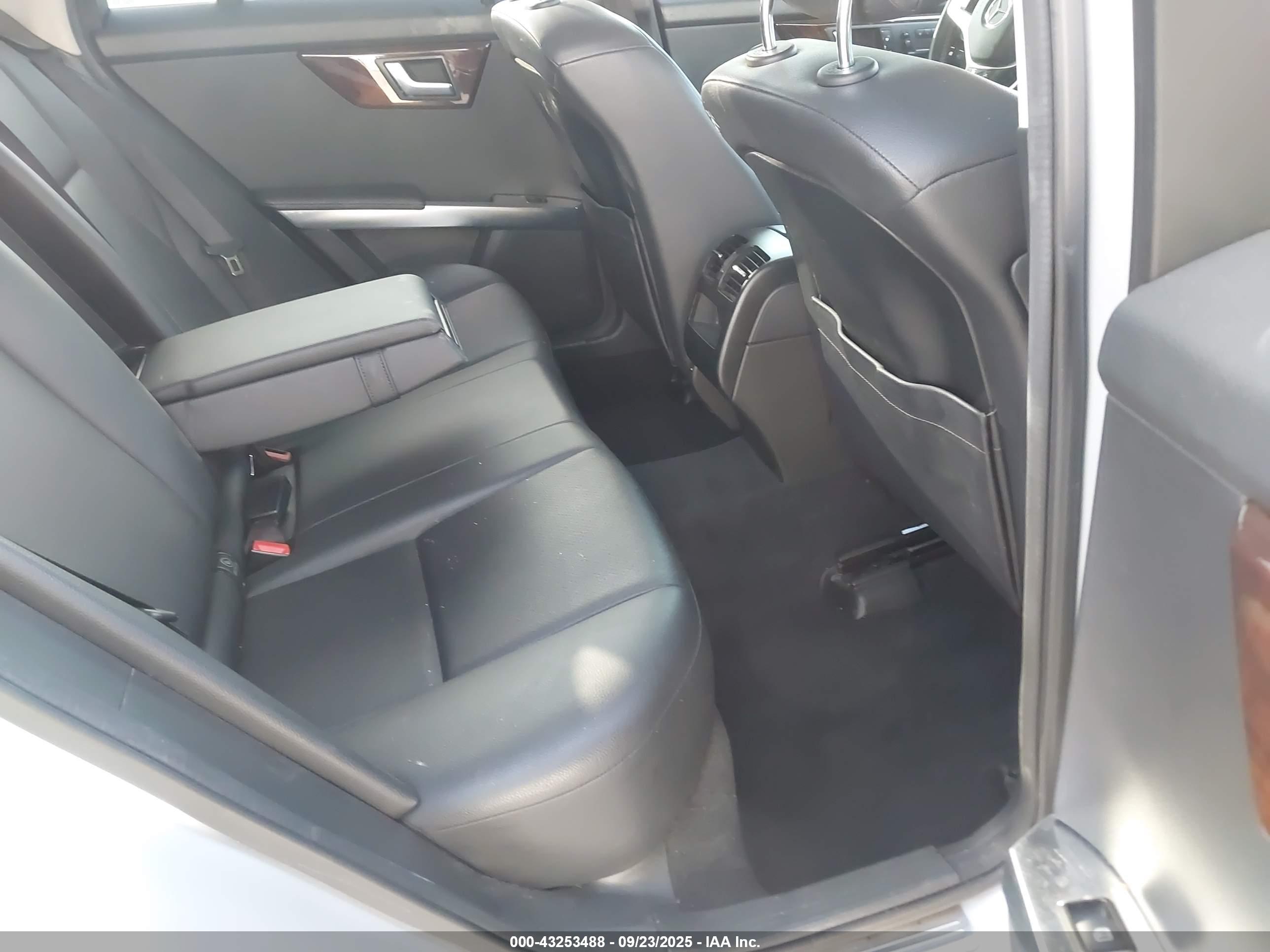MERCEDES-BENZ GLK image 8