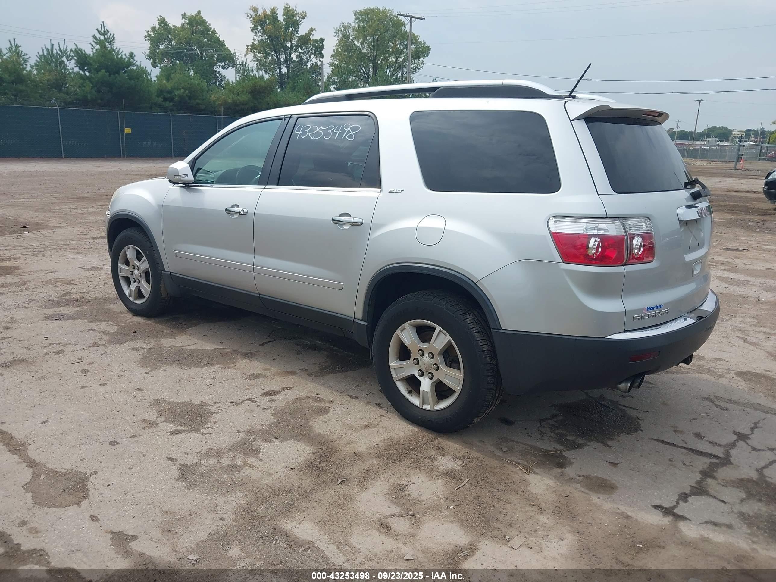 GMC ACADIA image 3