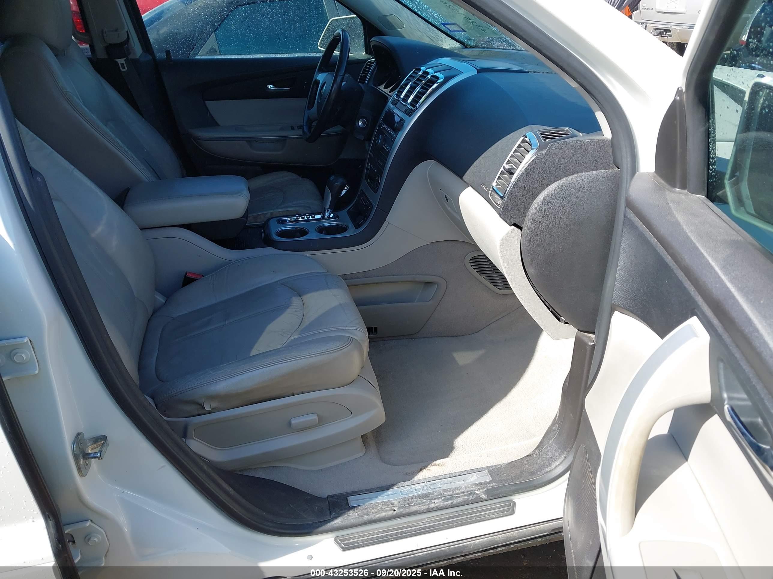 GMC ACADIA image 5