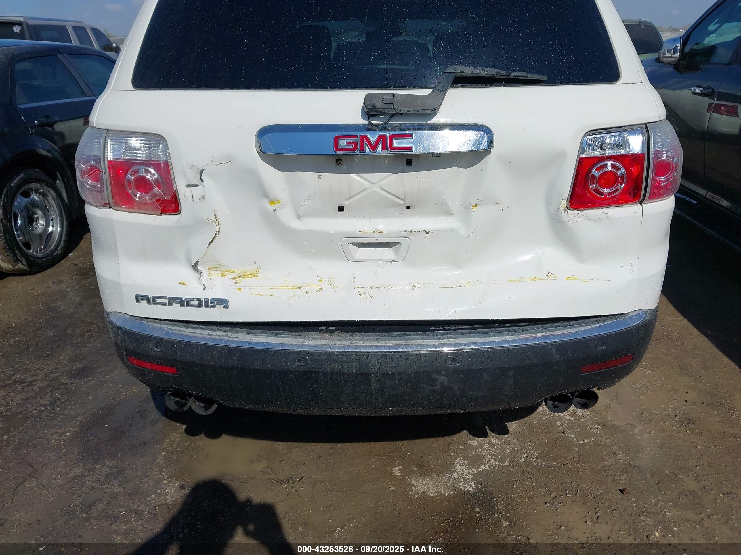 GMC ACADIA image 6