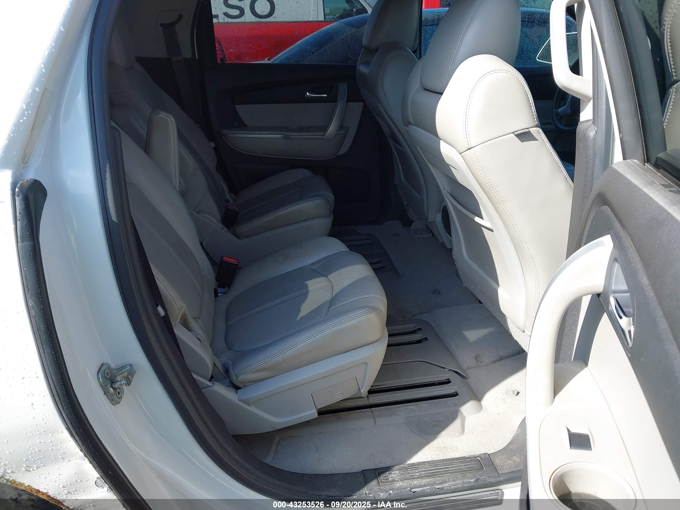 GMC ACADIA image 8