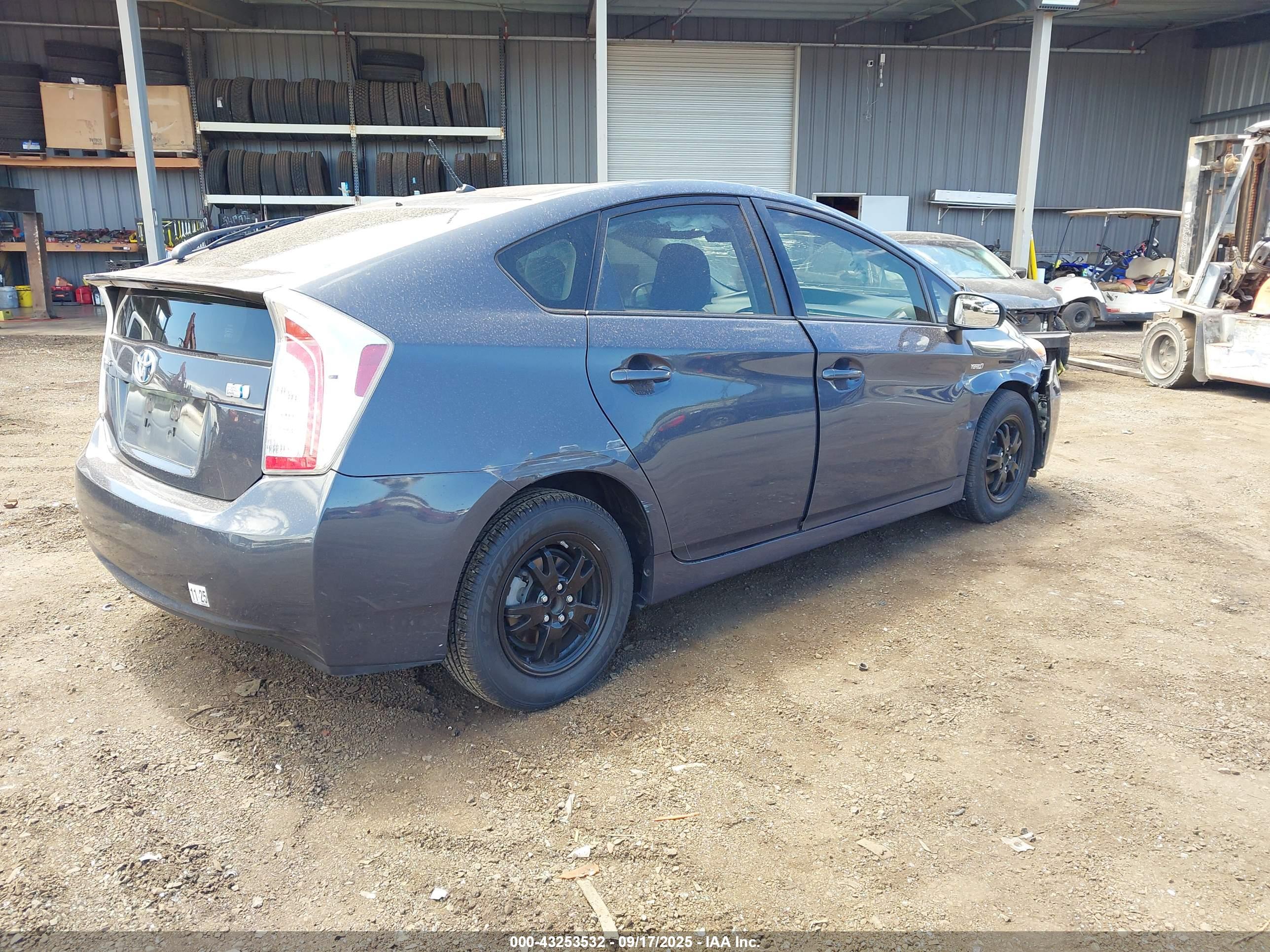 TOYOTA PRIUS image 4