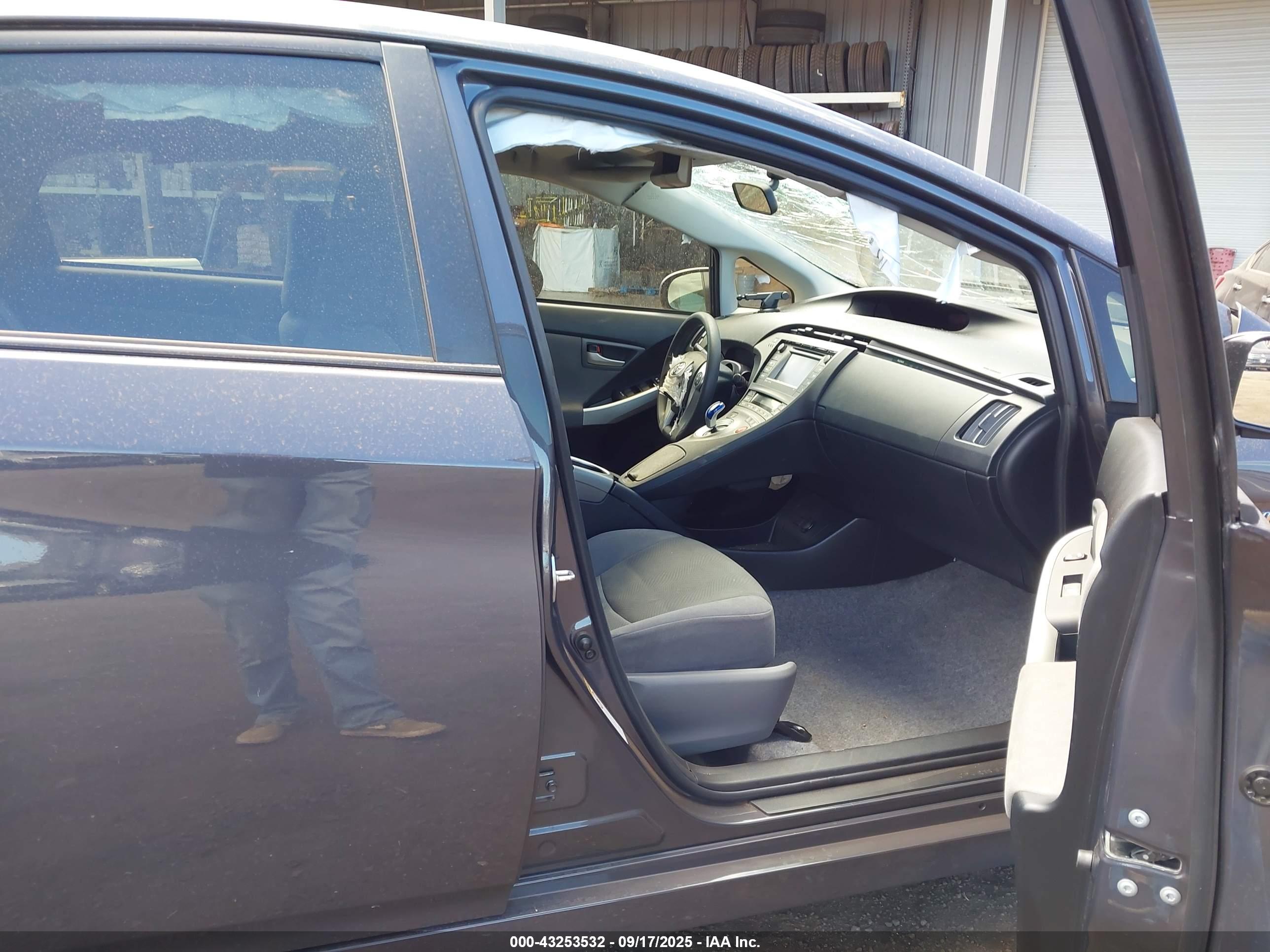 TOYOTA PRIUS image 5