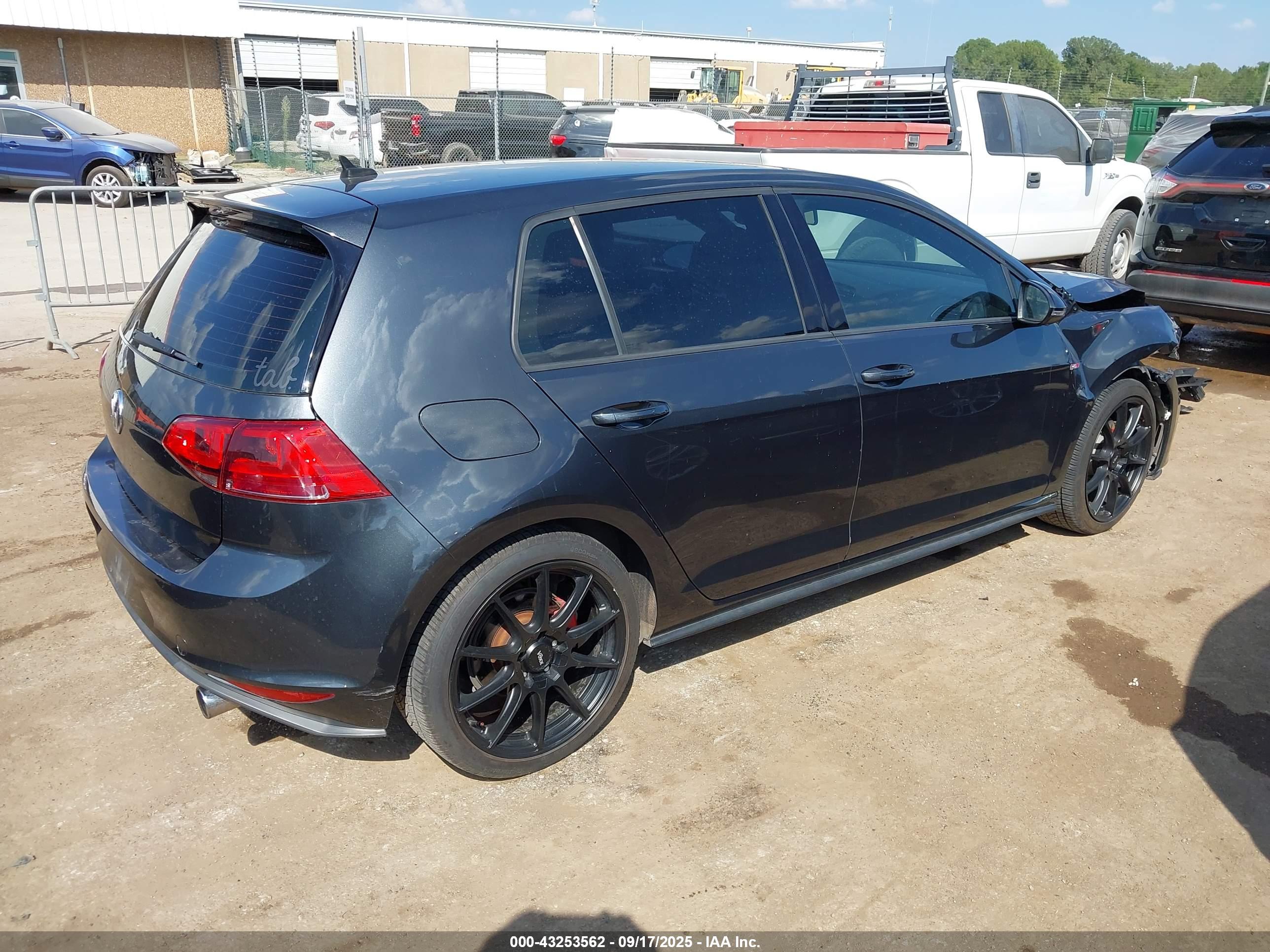 VOLKSWAGEN GOLF image 4