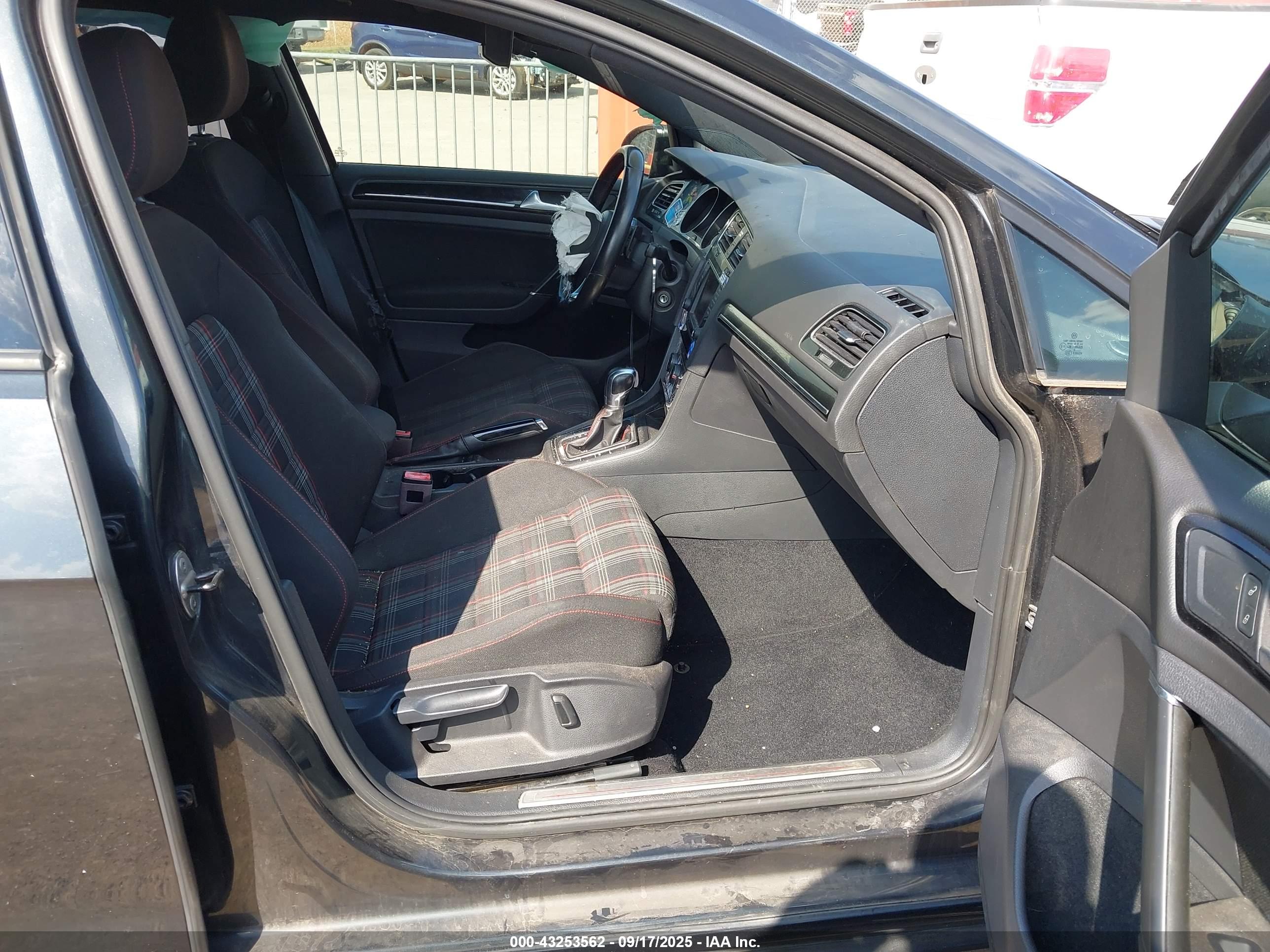 VOLKSWAGEN GOLF image 5
