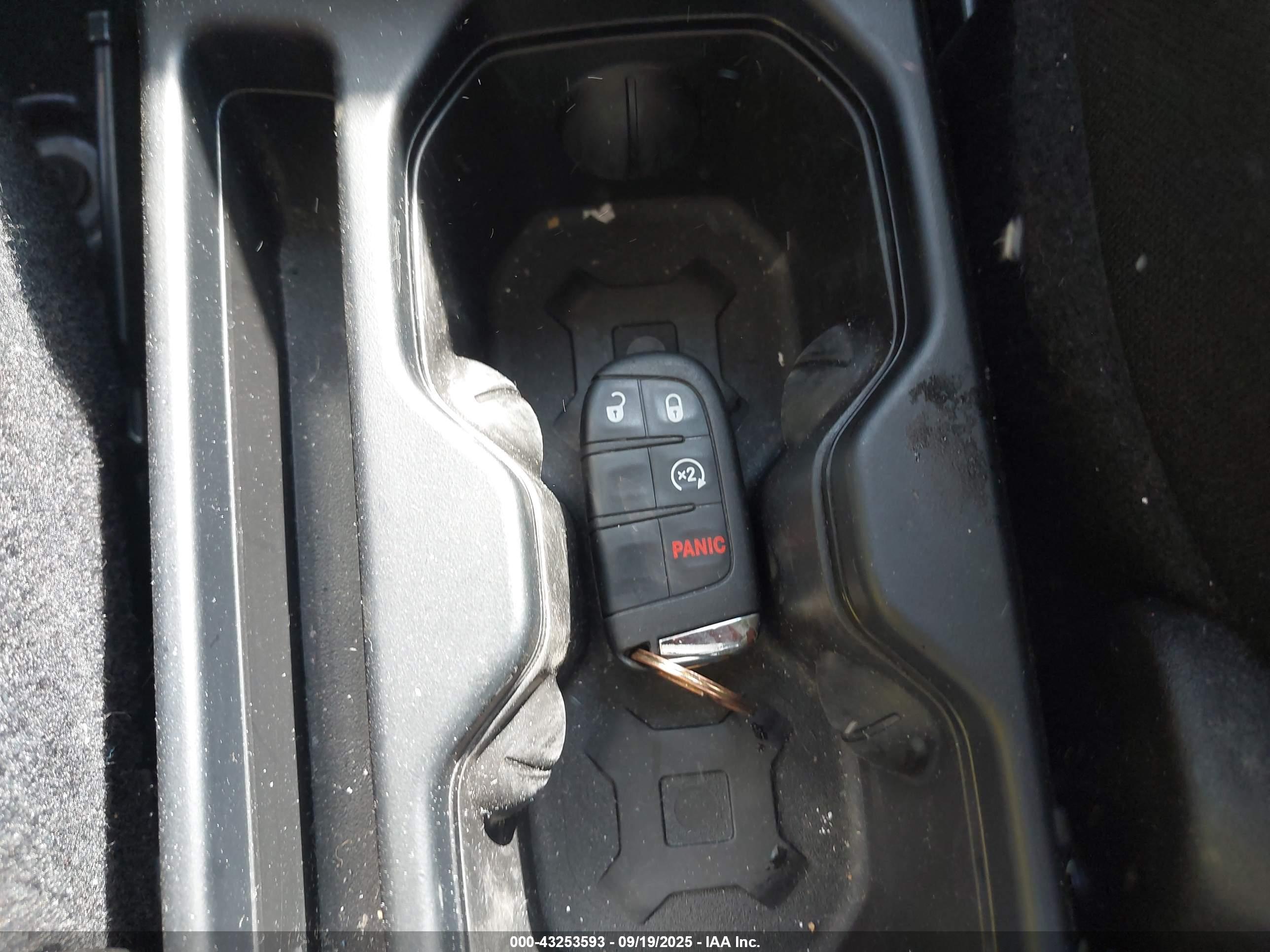 JEEP RENEGADE image 11