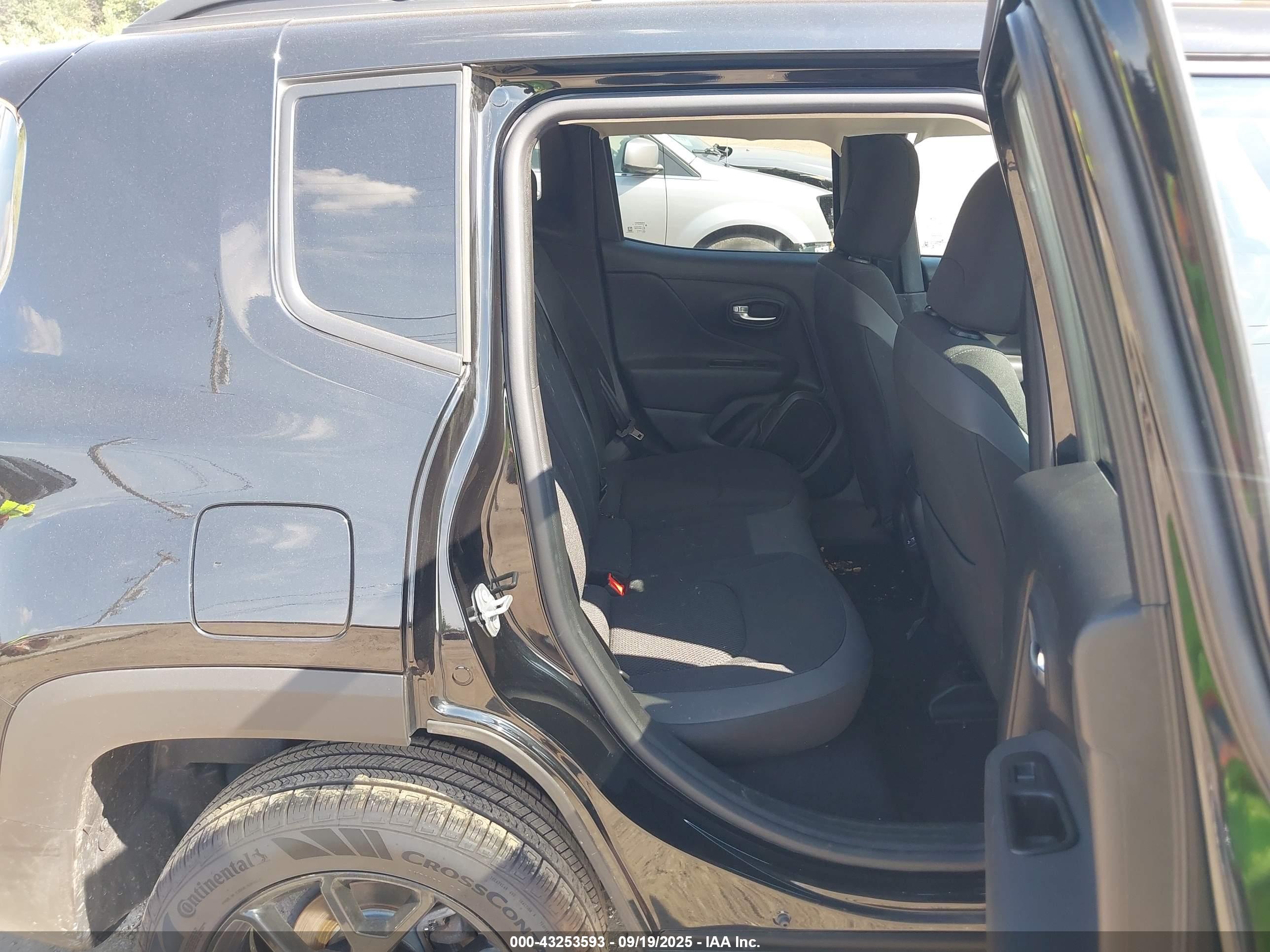 JEEP RENEGADE image 8