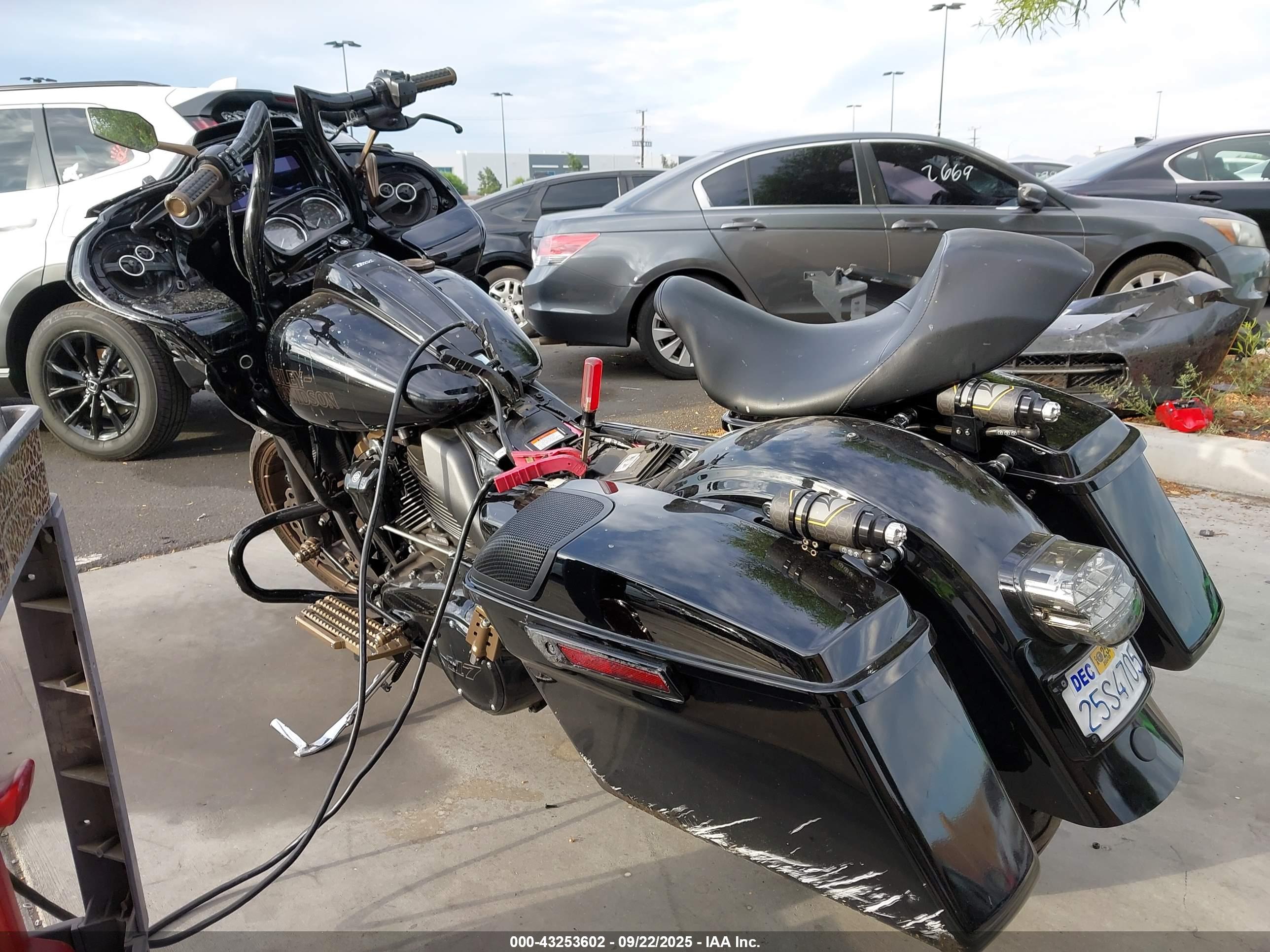 HARLEY-DAVIDSON FLTRXST image 3