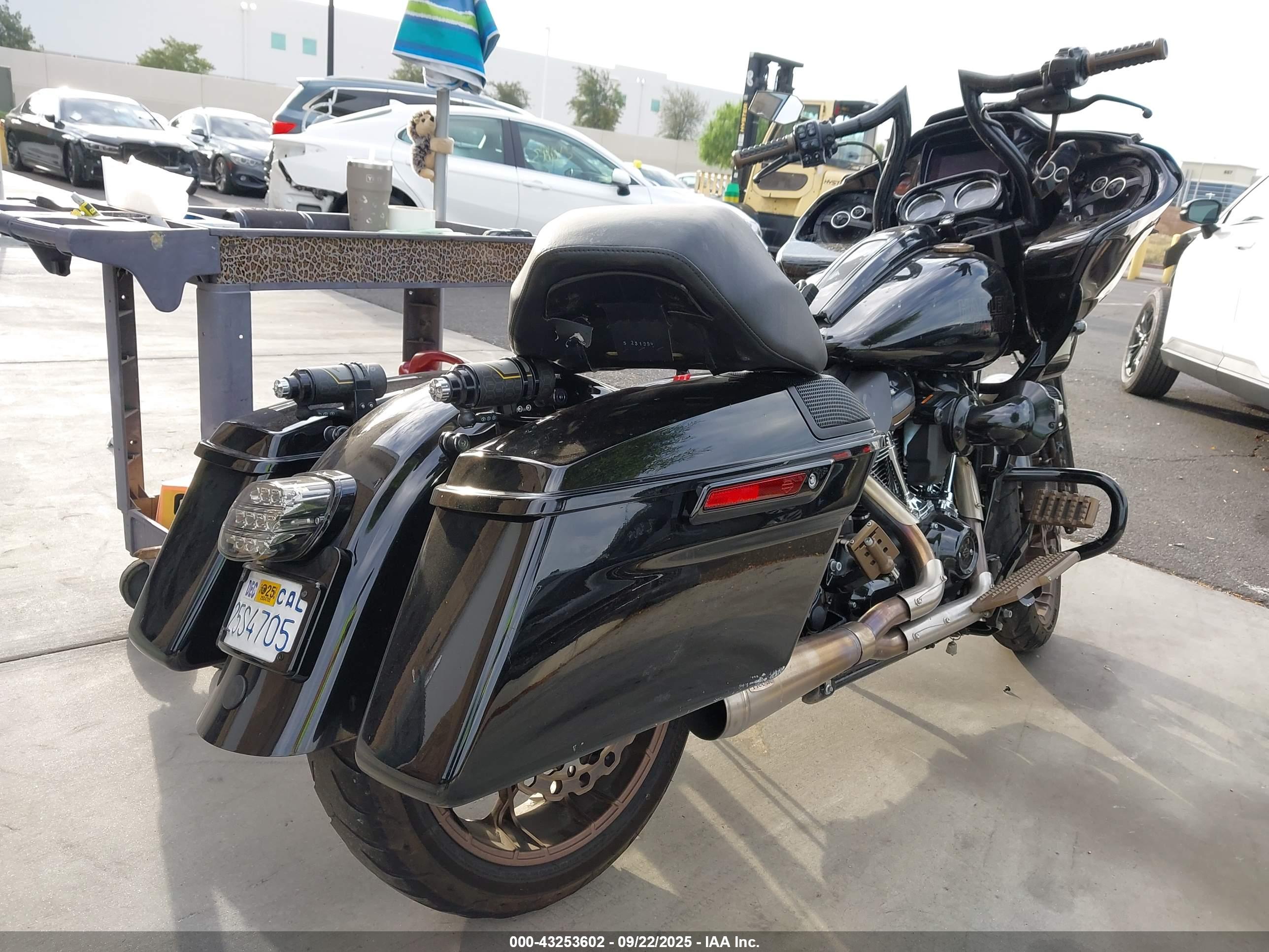 HARLEY-DAVIDSON FLTRXST image 4