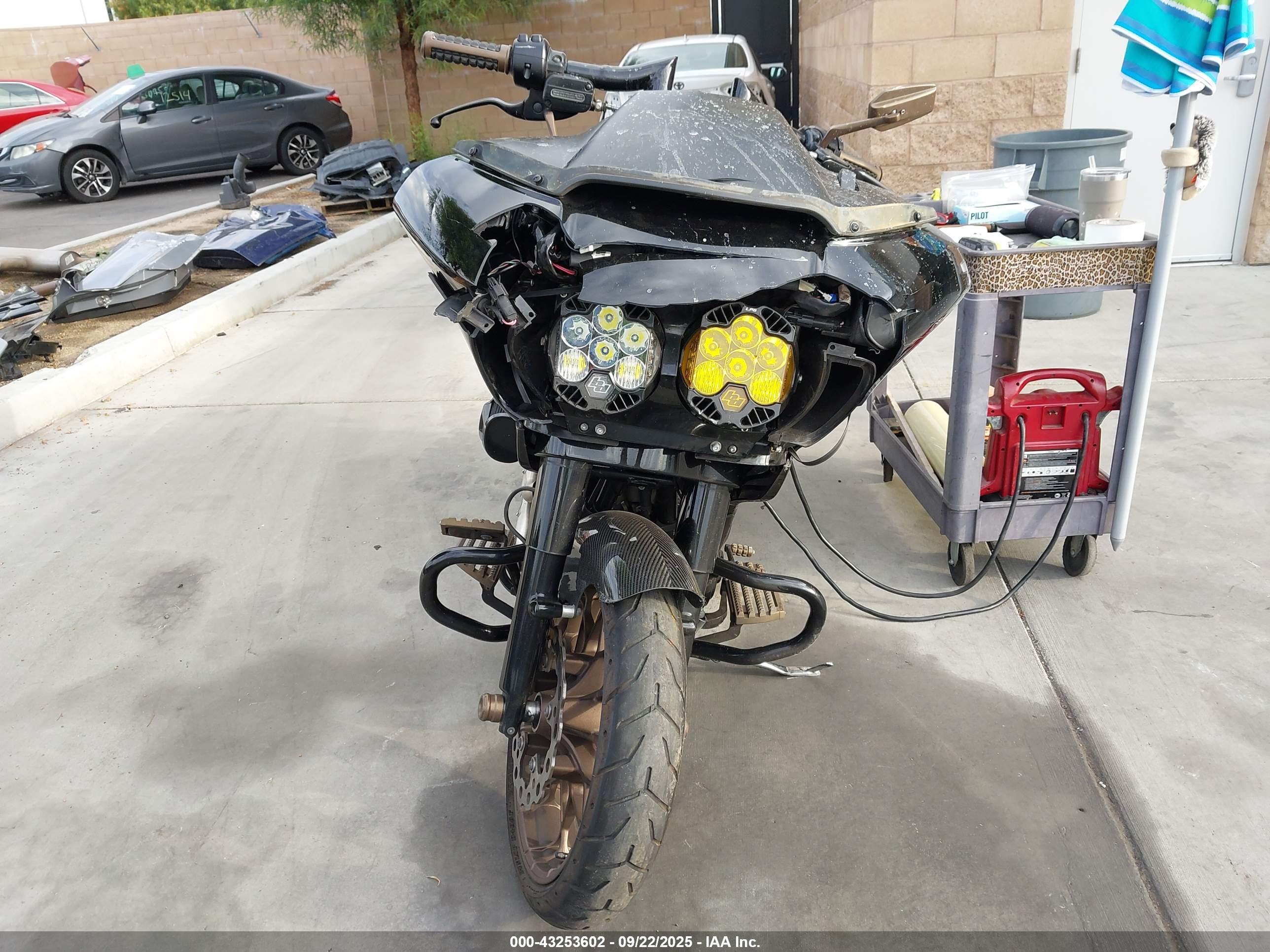 HARLEY-DAVIDSON FLTRXST image 5