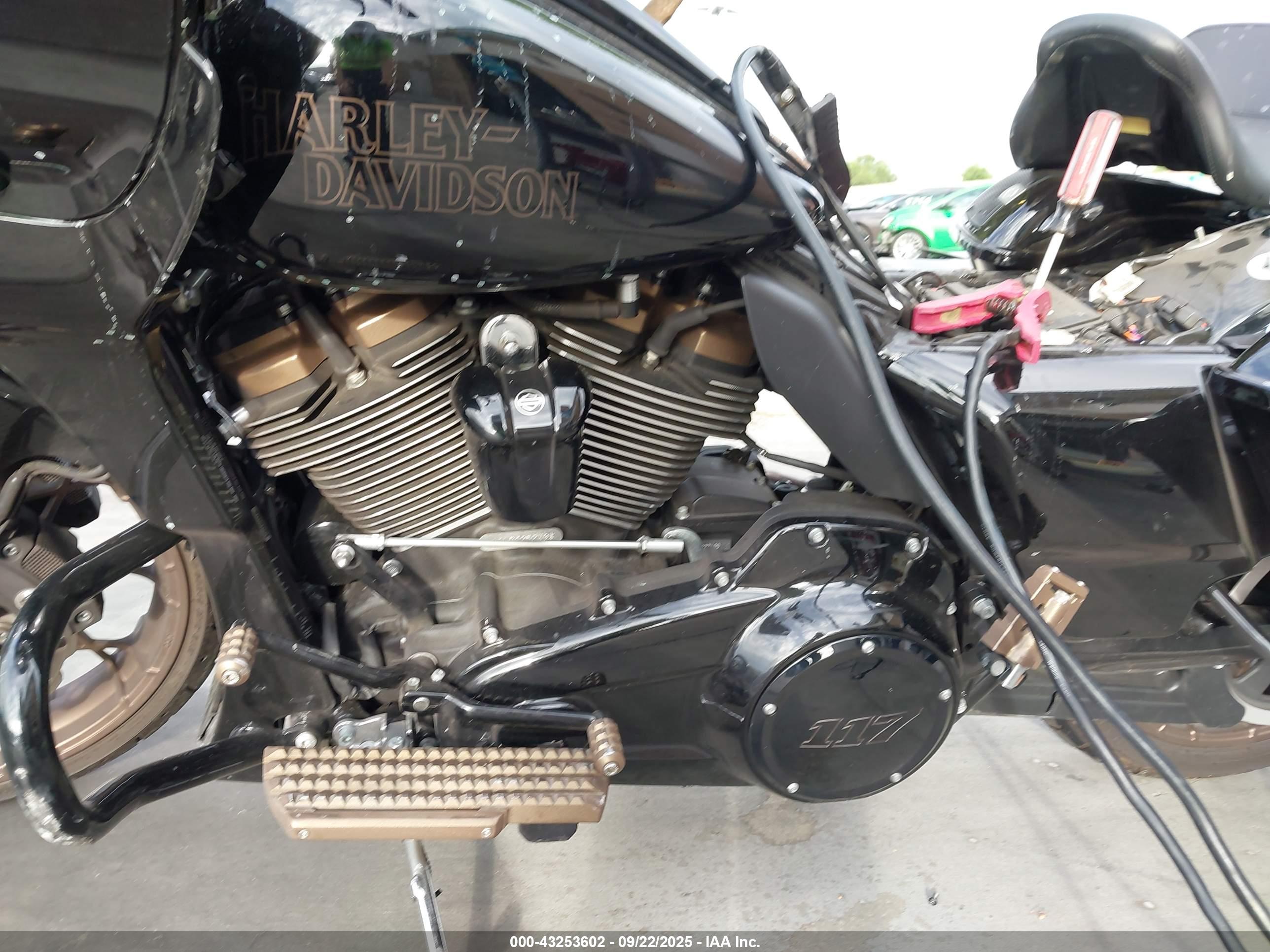 HARLEY-DAVIDSON FLTRXST image 9