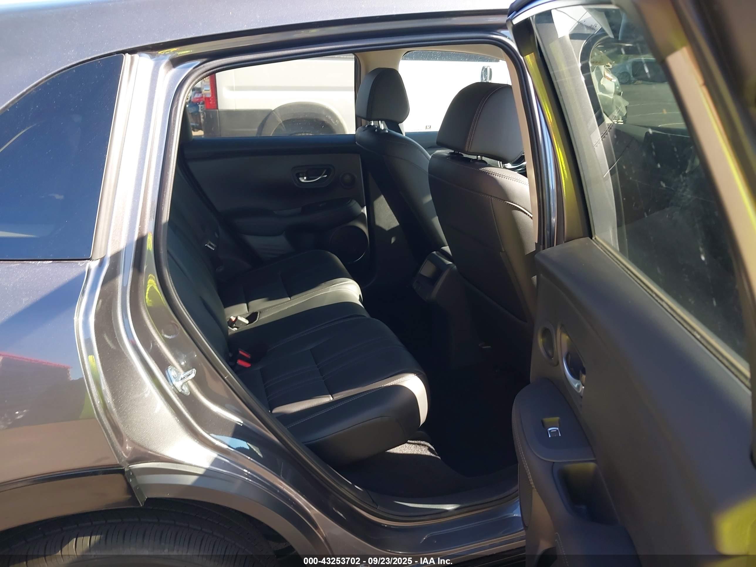 HONDA HR-V image 8