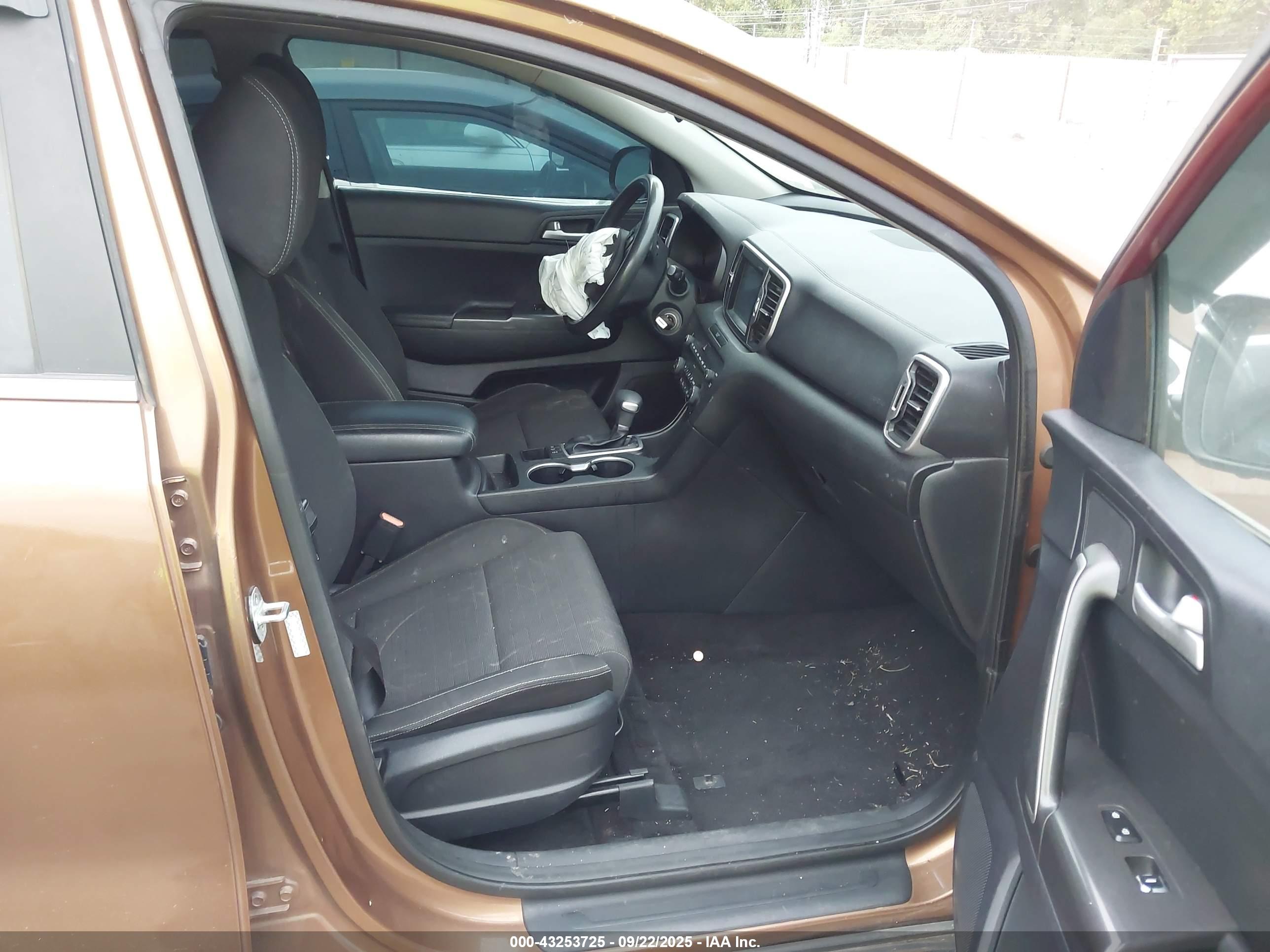 KIA SPORTAGE image 5