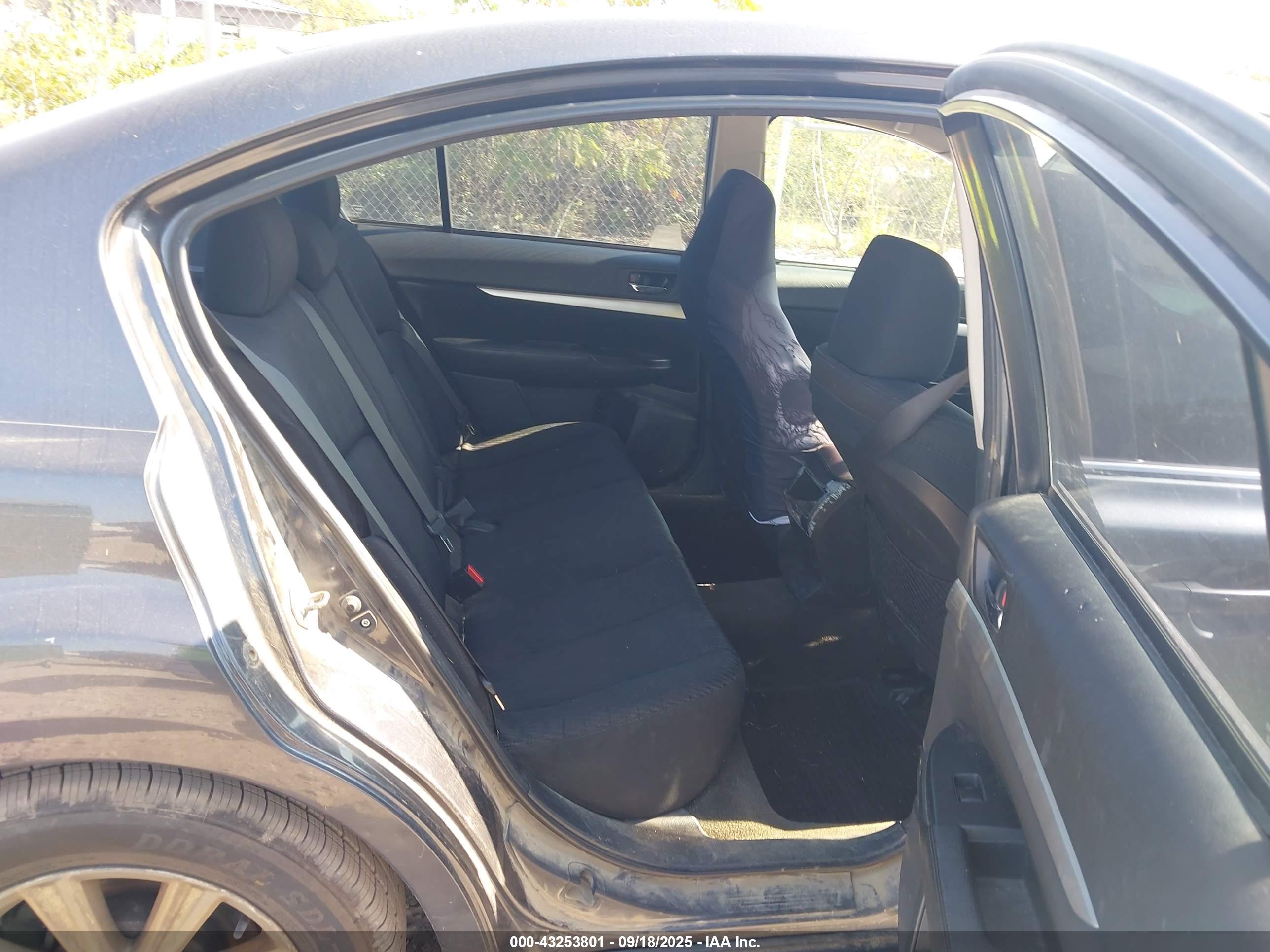 SUBARU LEGACY image 8