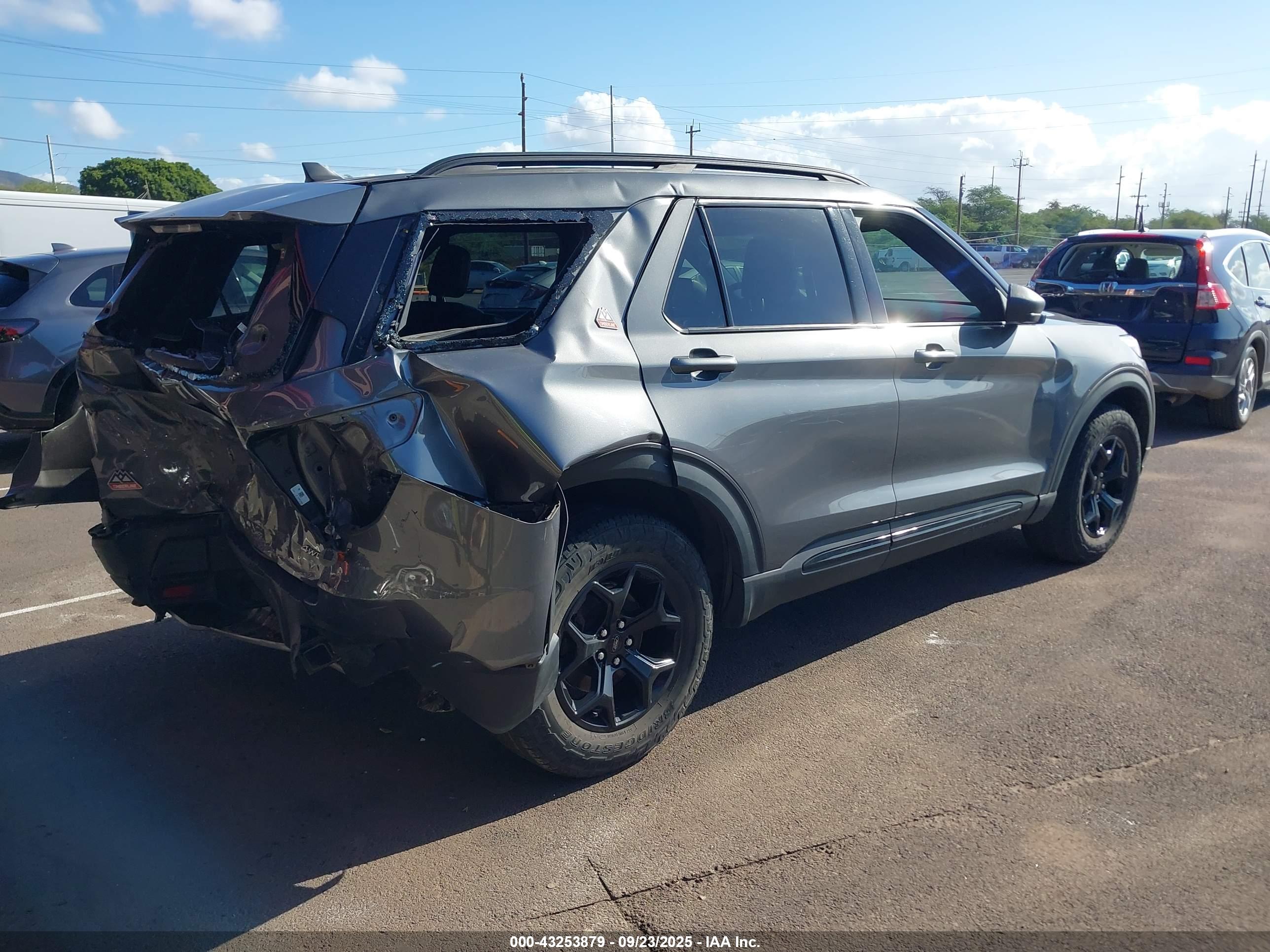 FORD EXPLORER image 4