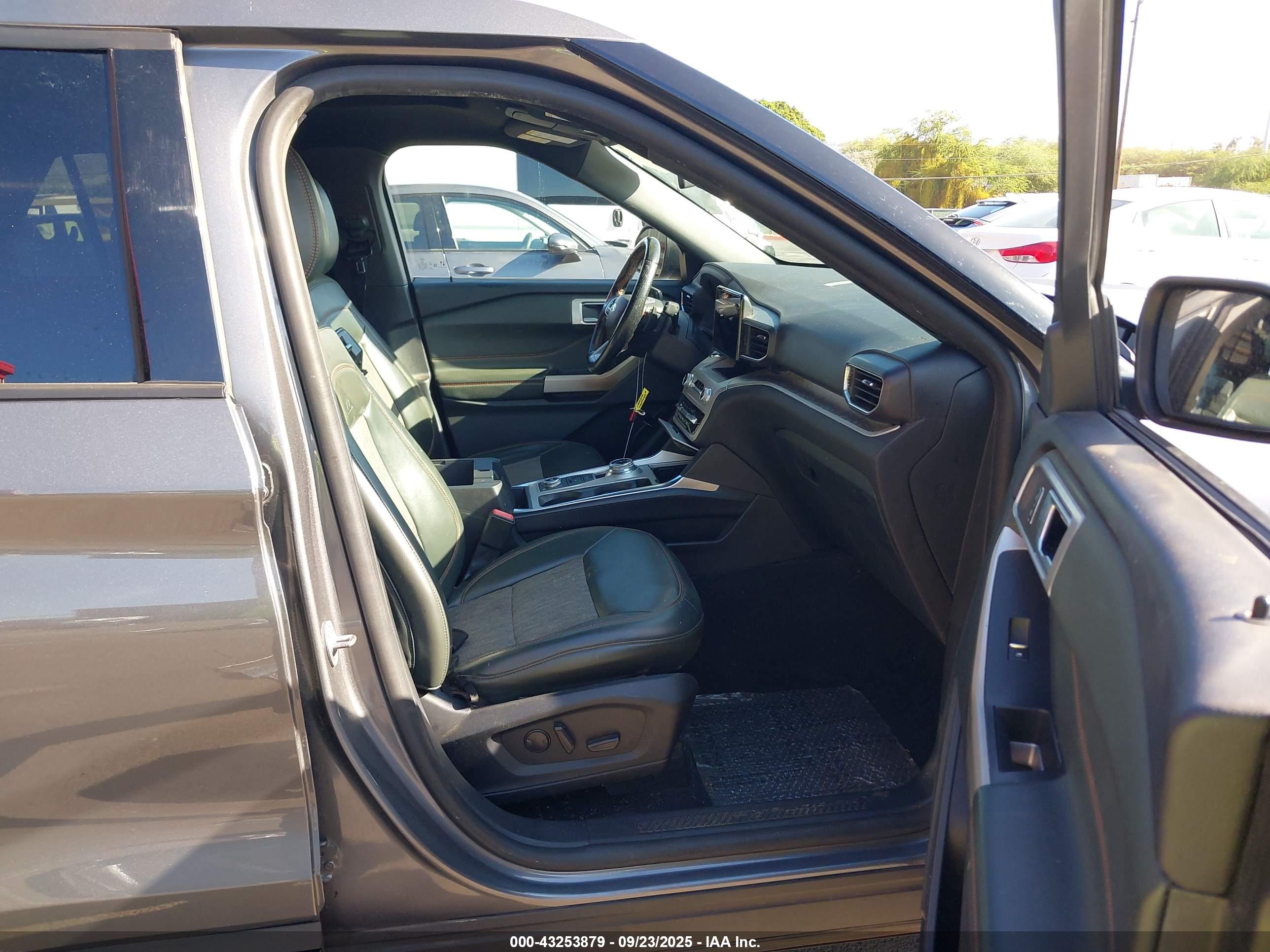 FORD EXPLORER image 5