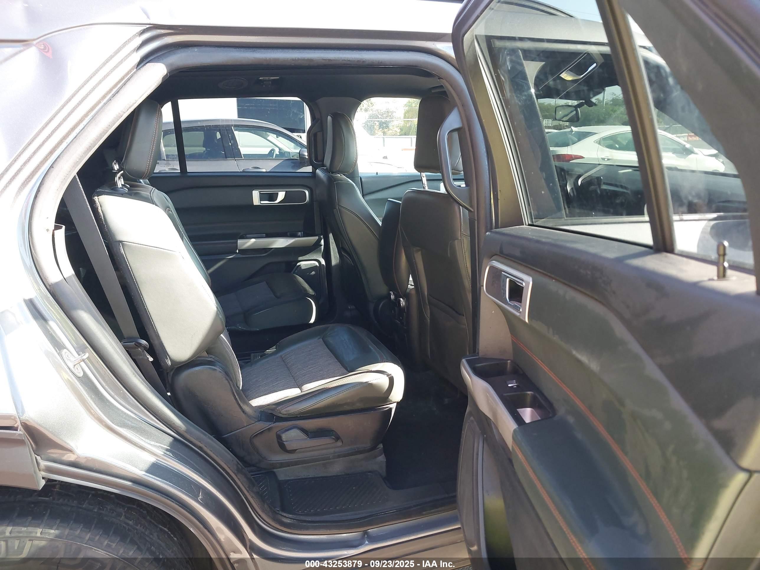 FORD EXPLORER image 8