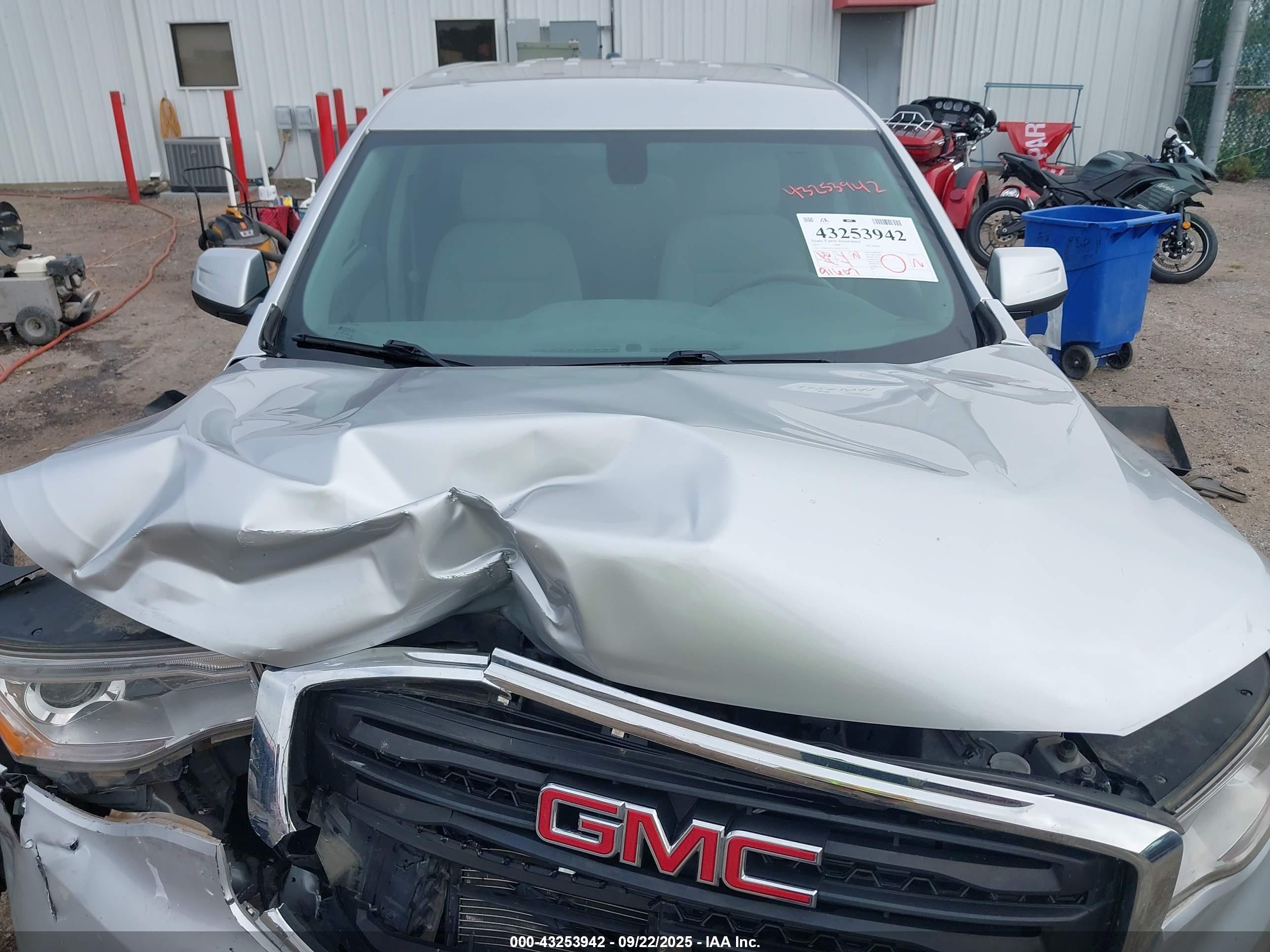 GMC ACADIA image 10