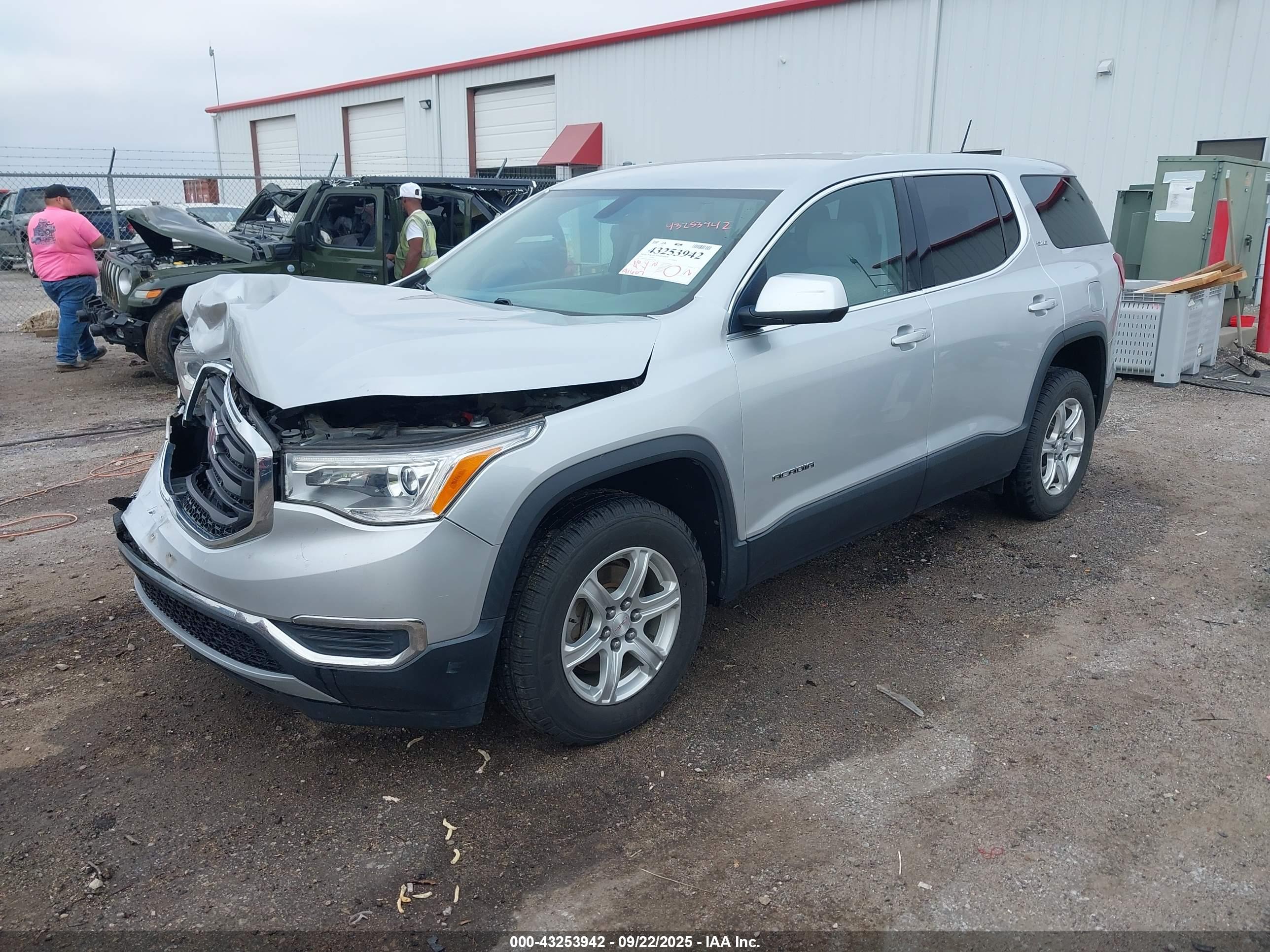 GMC ACADIA image 2