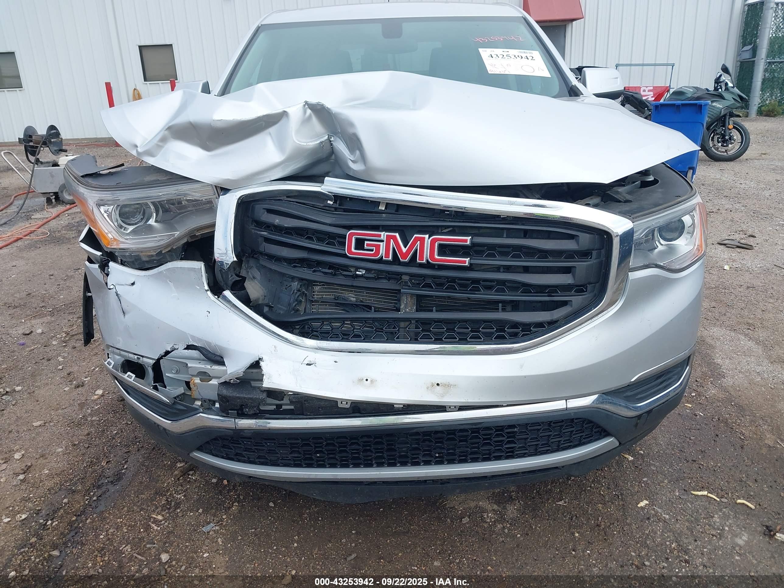 GMC ACADIA image 6