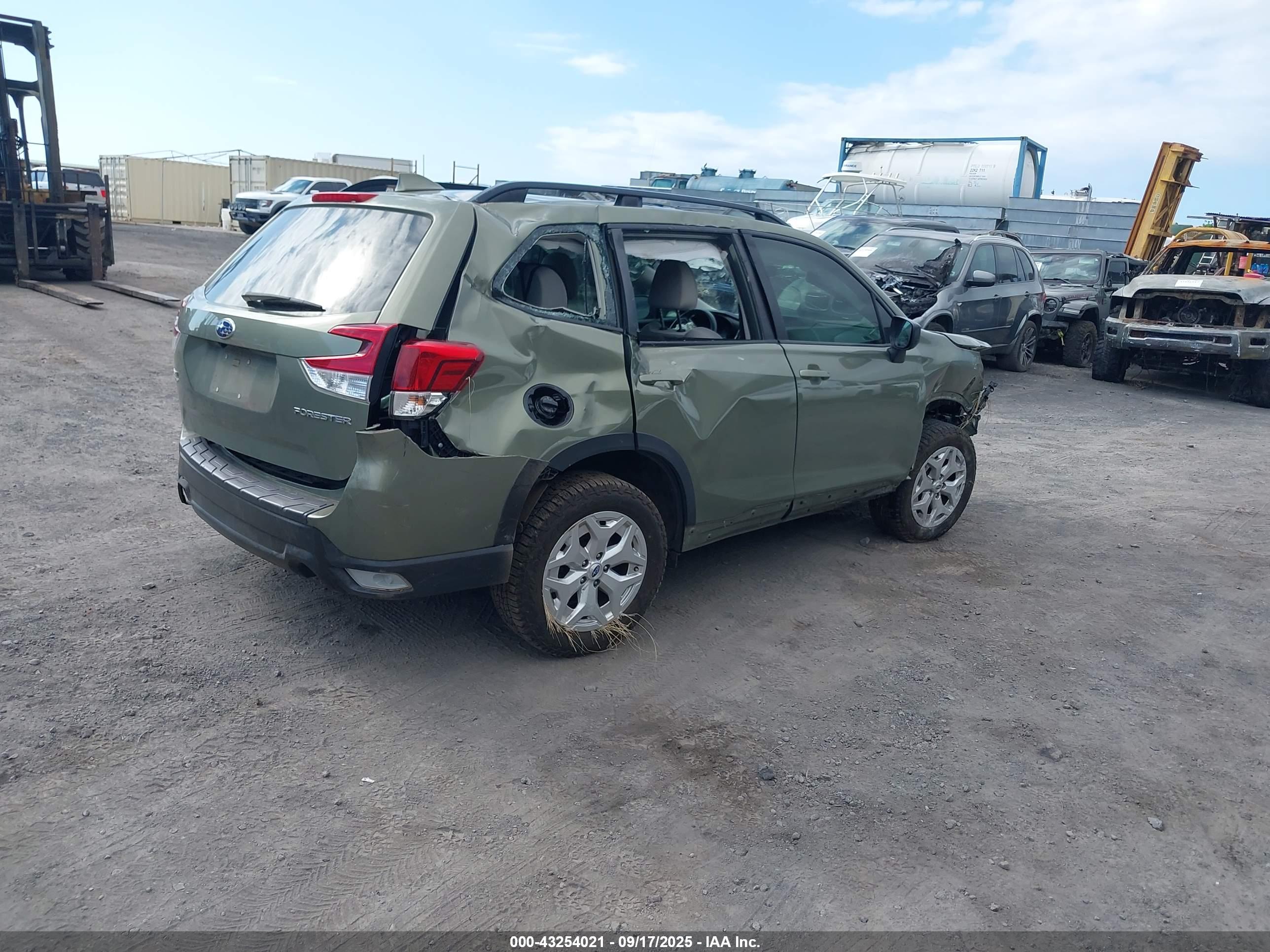 SUBARU FORESTER image 4