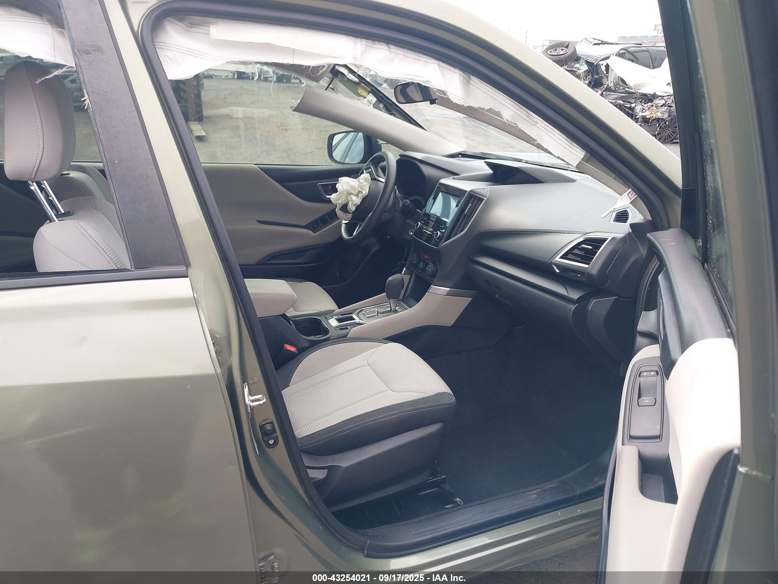 SUBARU FORESTER image 5