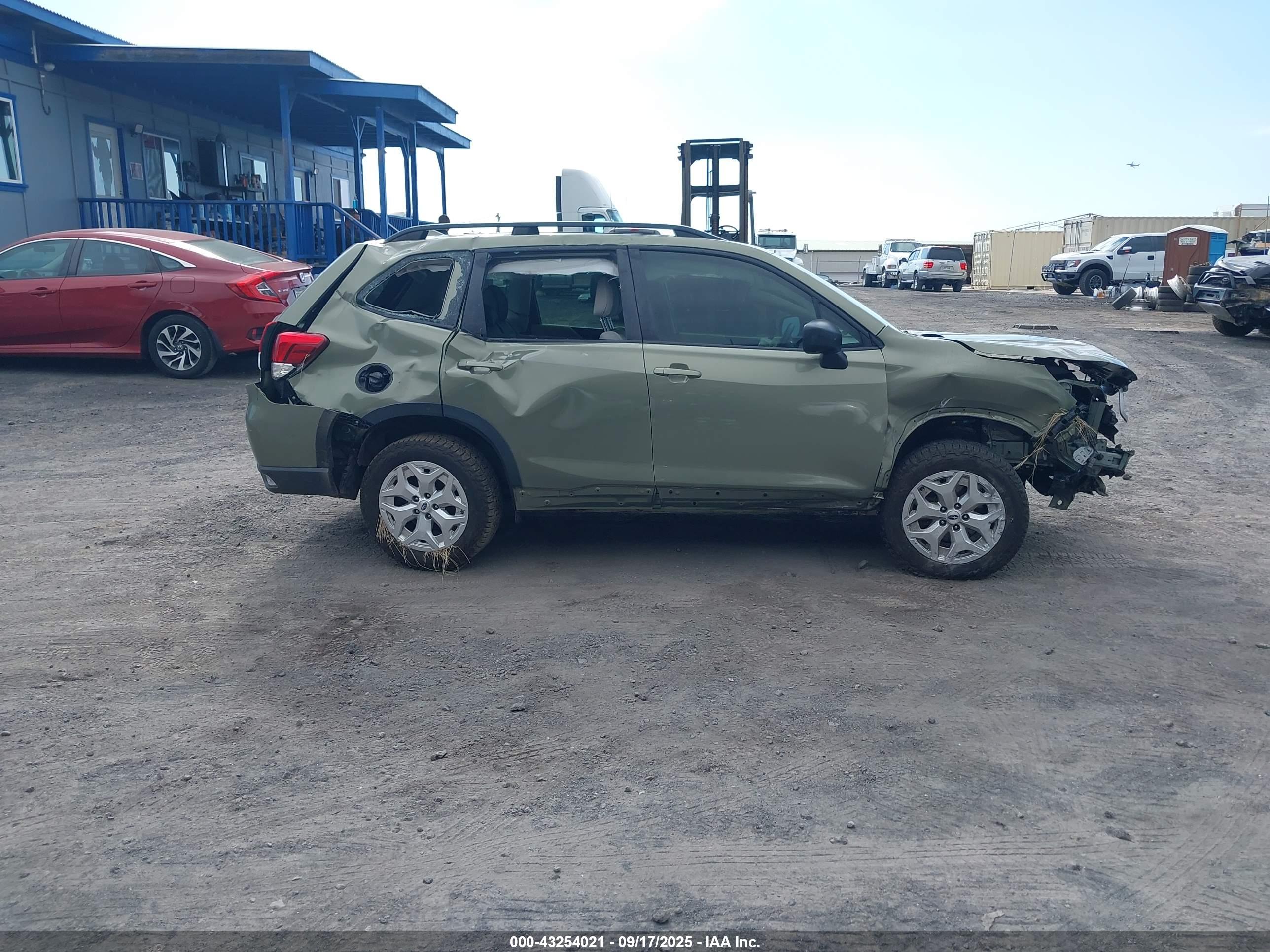 SUBARU FORESTER image 6