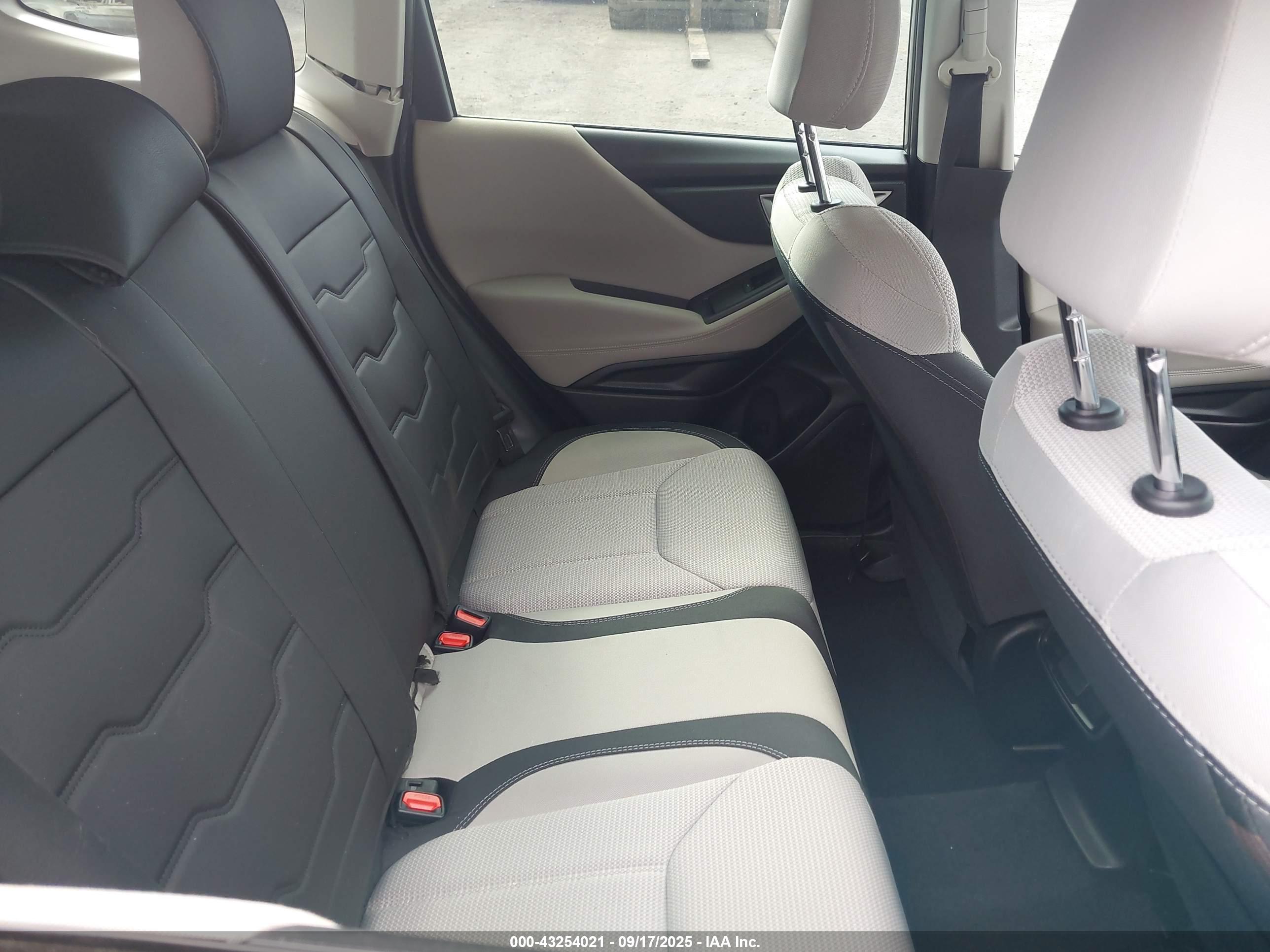 SUBARU FORESTER image 8