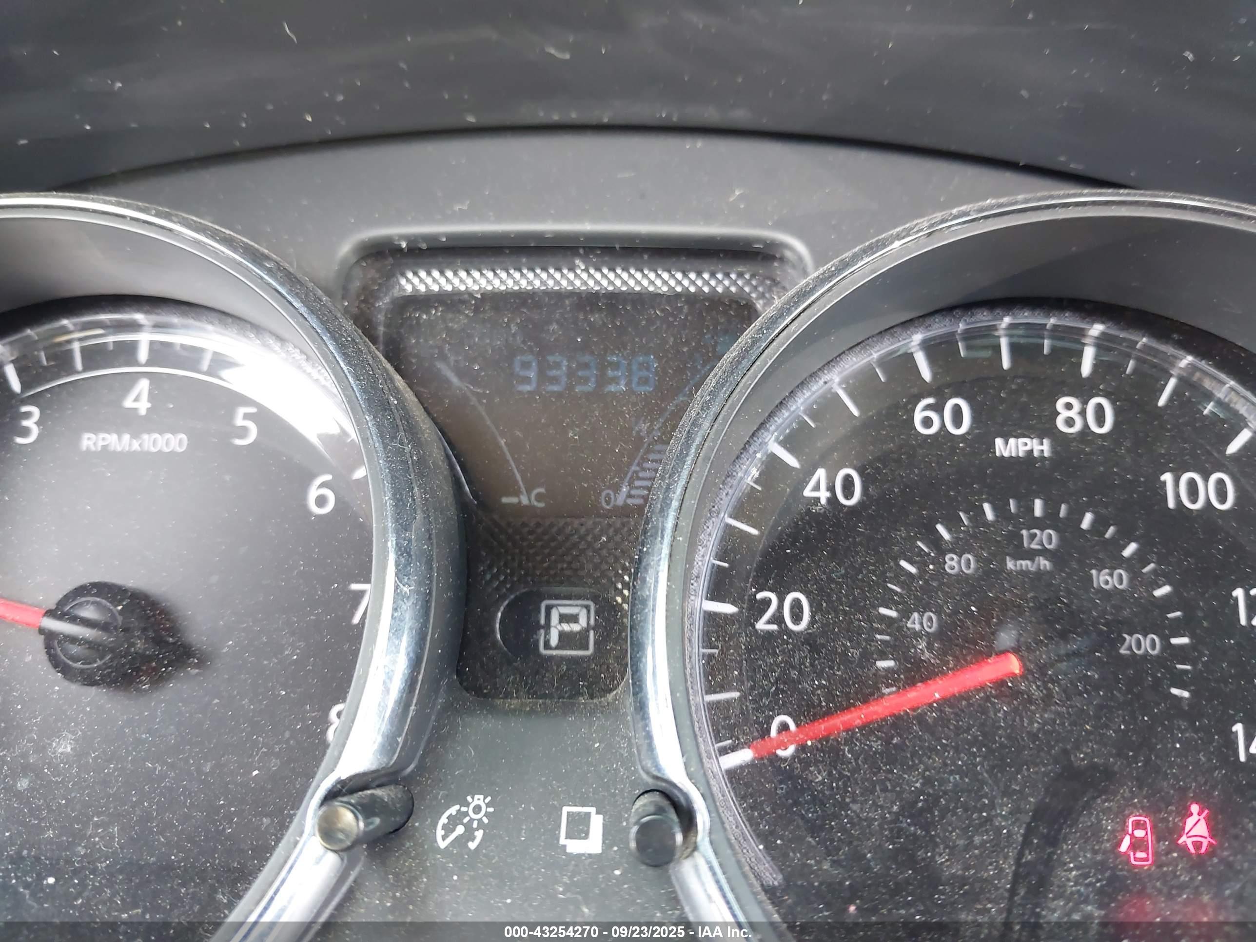 NISSAN VERSA image 7
