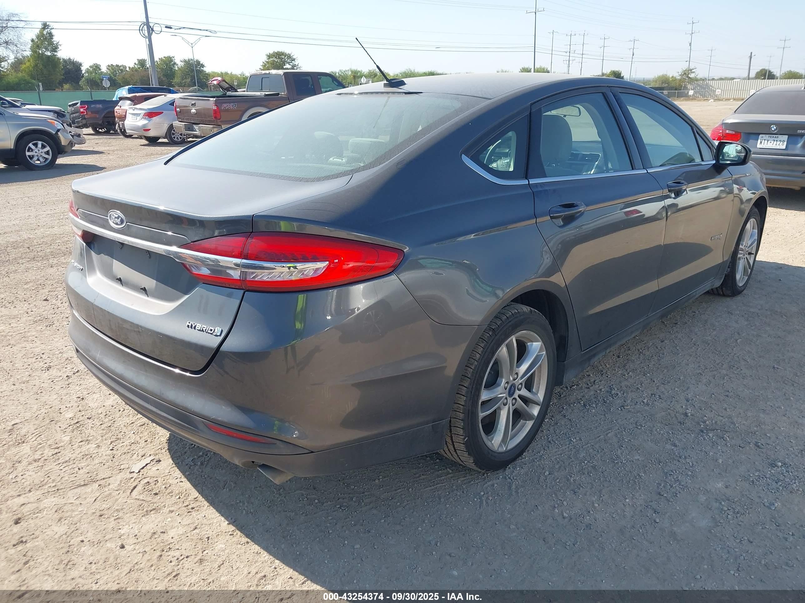 FORD FUSION image 4