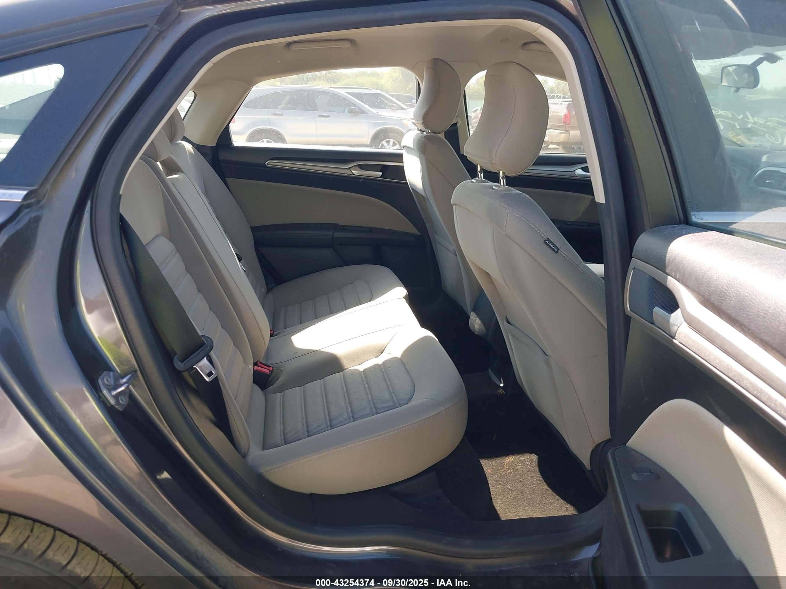 FORD FUSION image 8
