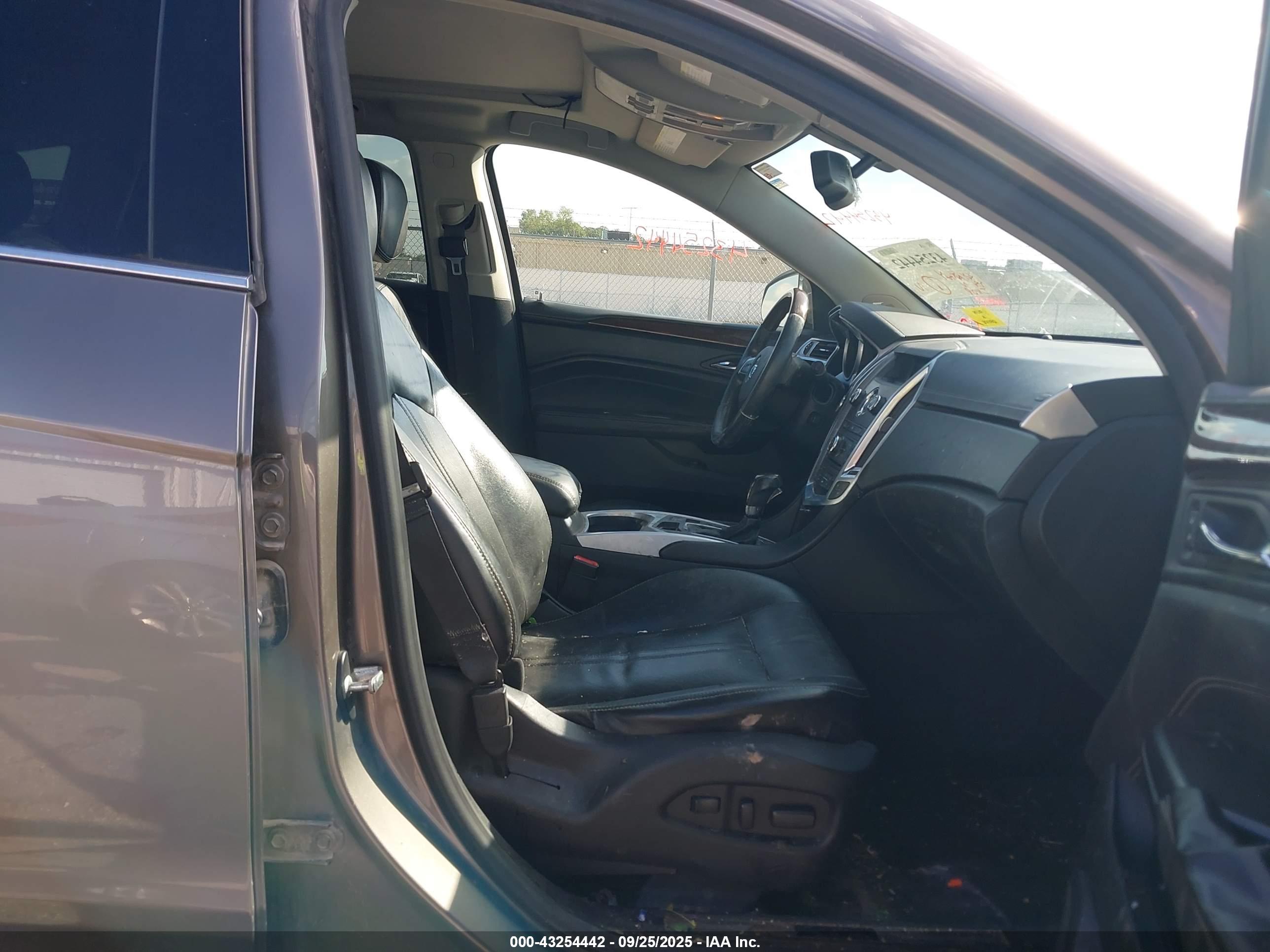 CADILLAC SRX image 5