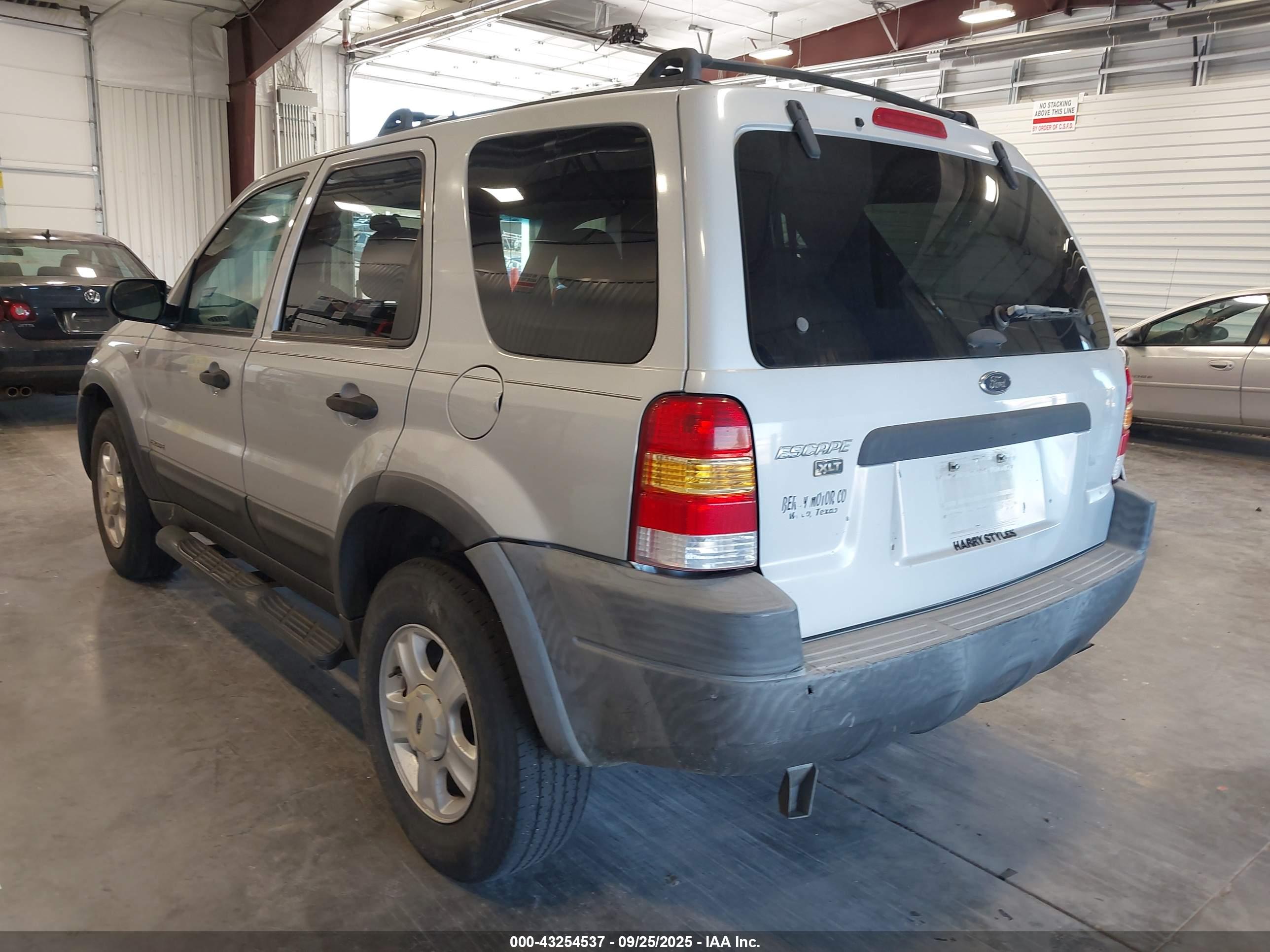 FORD ESCAPE image 3