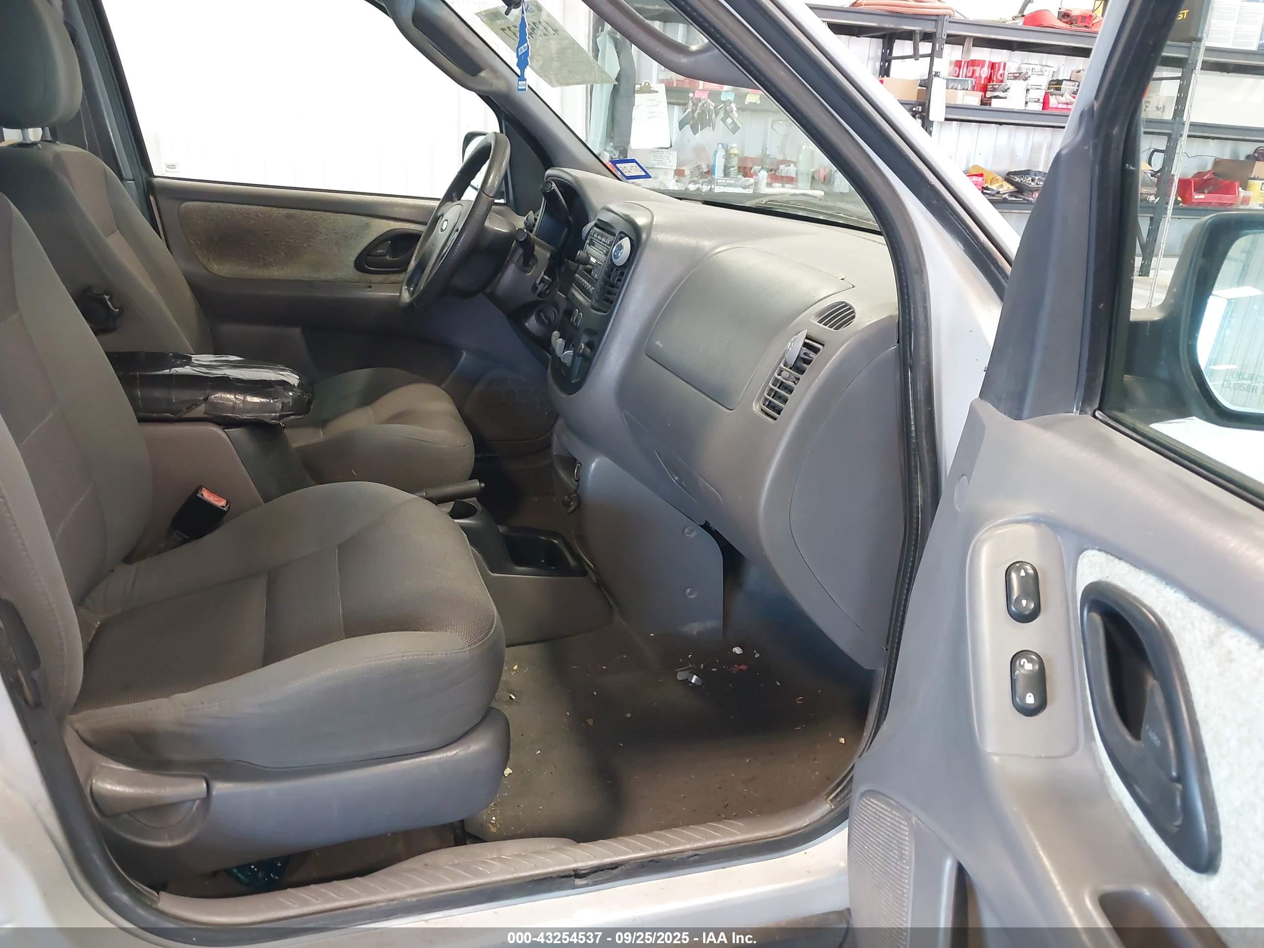 FORD ESCAPE image 5