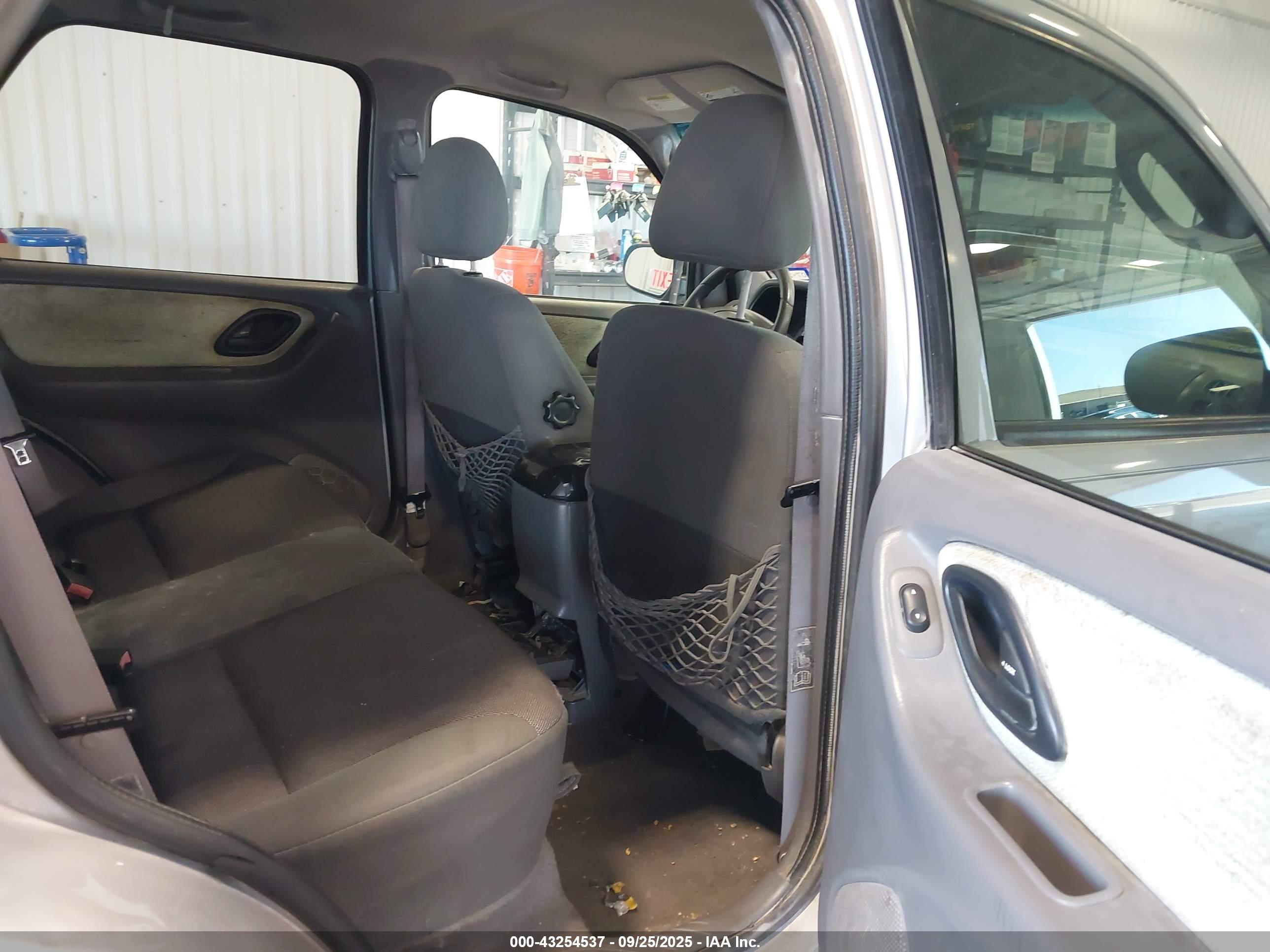 FORD ESCAPE image 8