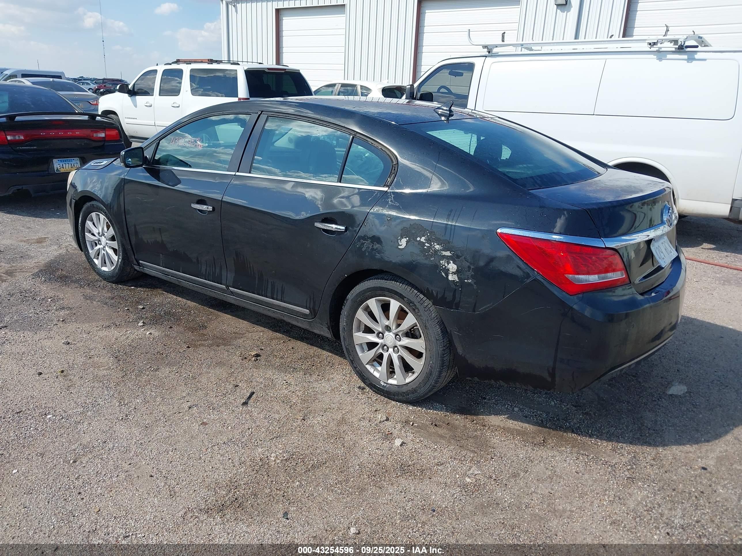 BUICK LACROSSE image 3
