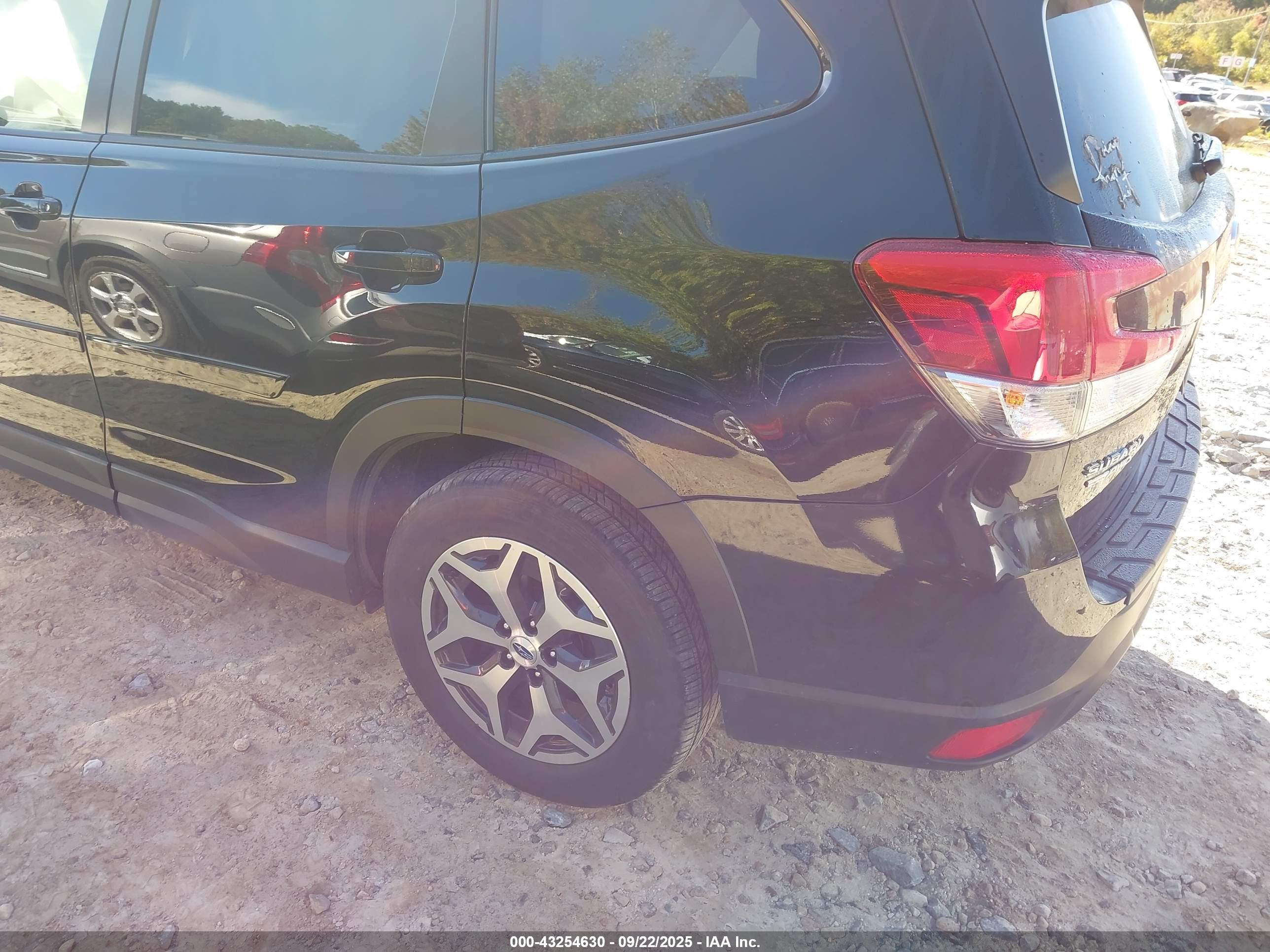 SUBARU FORESTER image 3