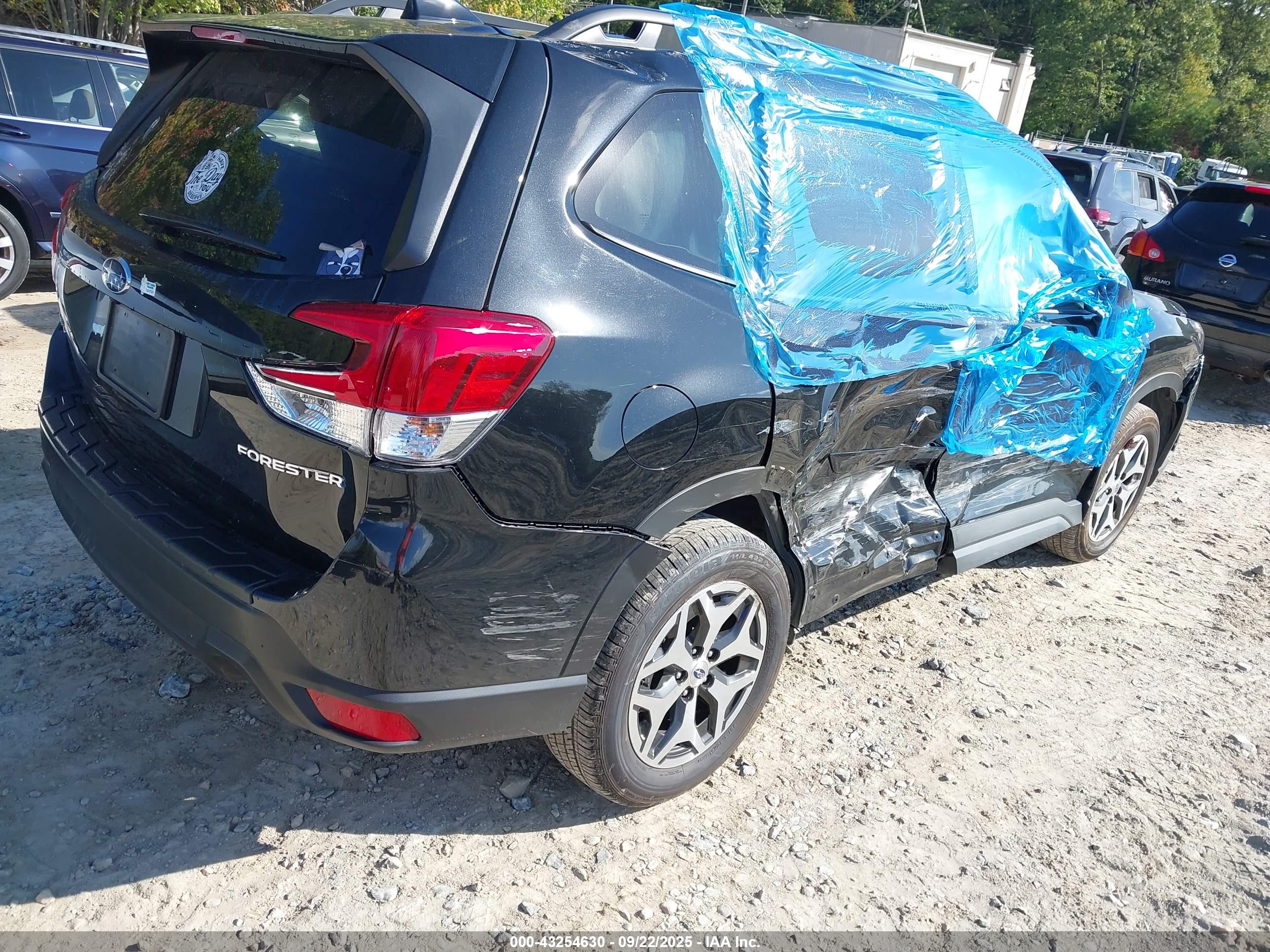 SUBARU FORESTER image 4