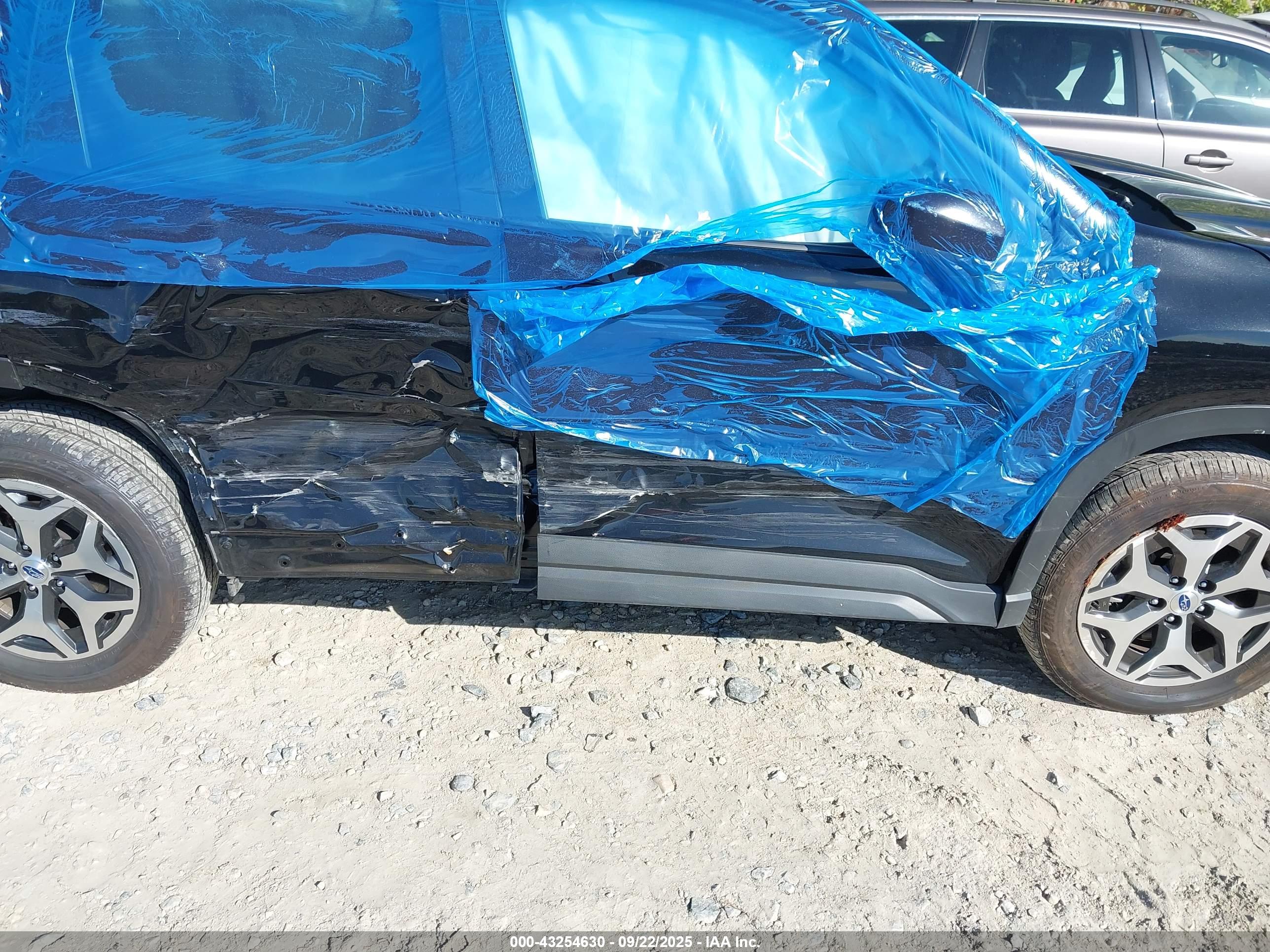 SUBARU FORESTER image 6