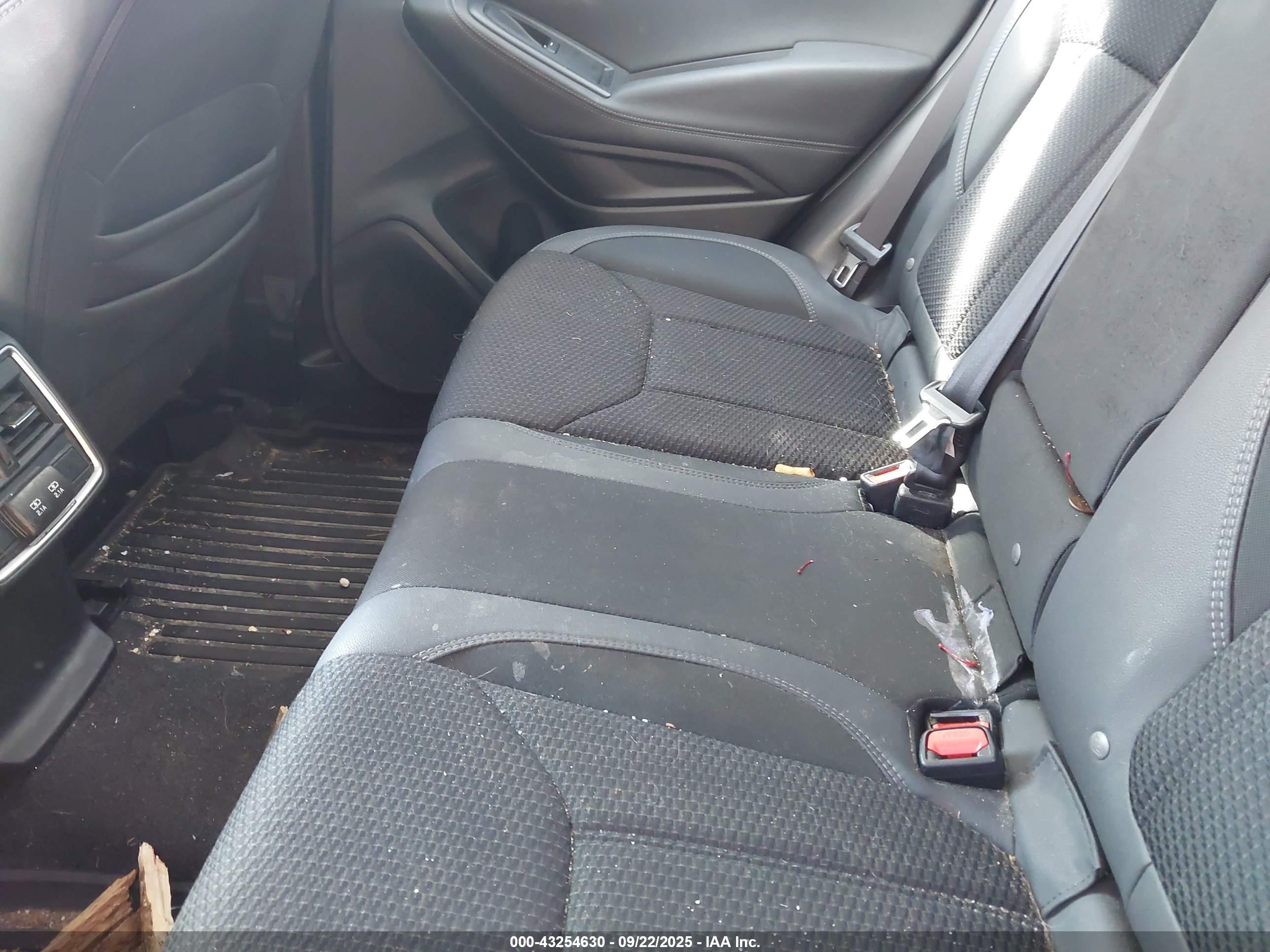SUBARU FORESTER image 8