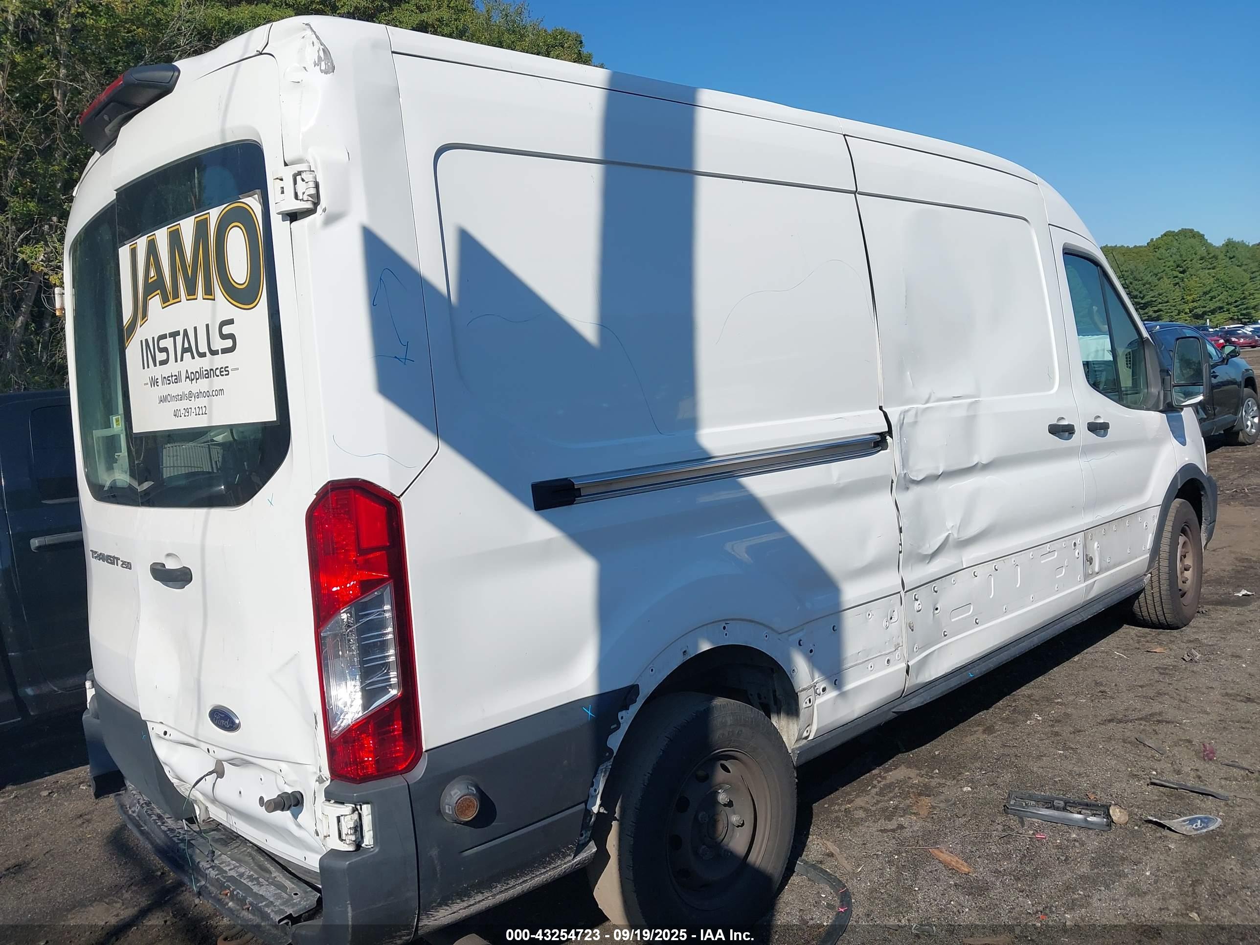 FORD TRANSIT-250 image 4