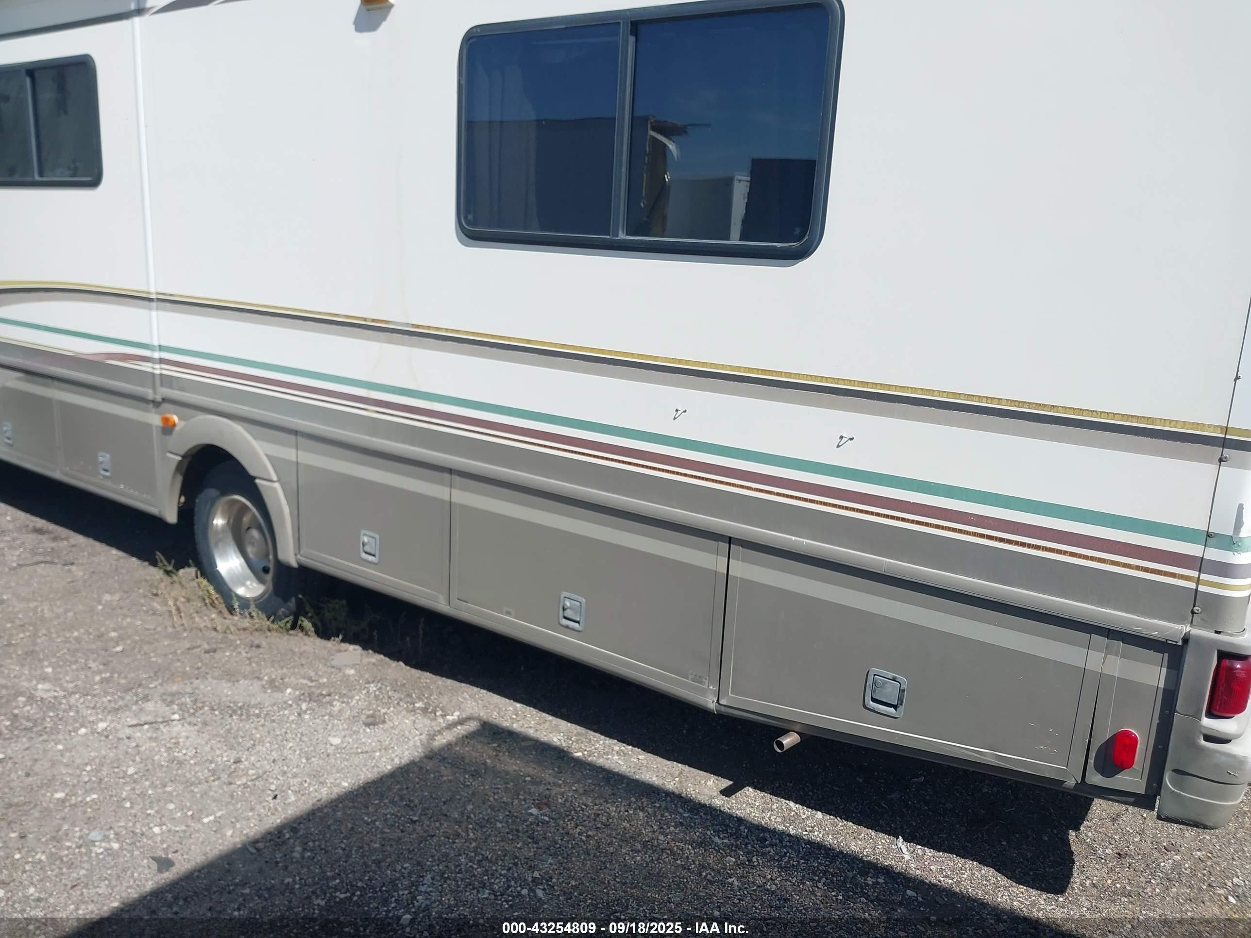 FORD F550 image 3