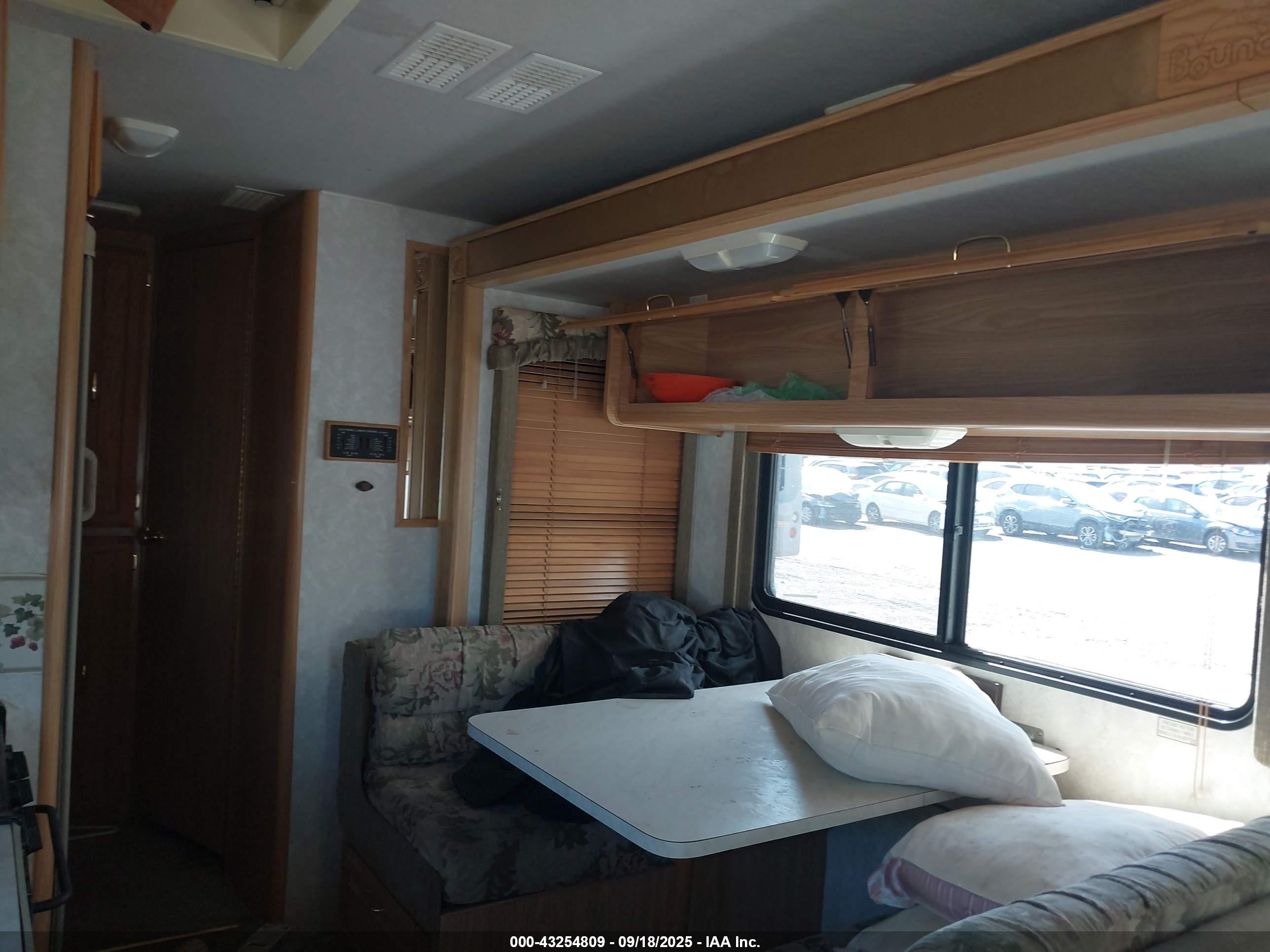 FORD F550 image 8